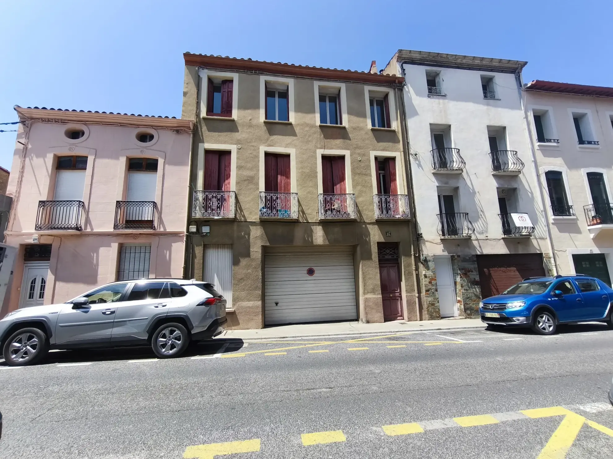 Immeuble de rapport à Prades avec garage, grange et potentiel locatif supérieur à 41 000€/an