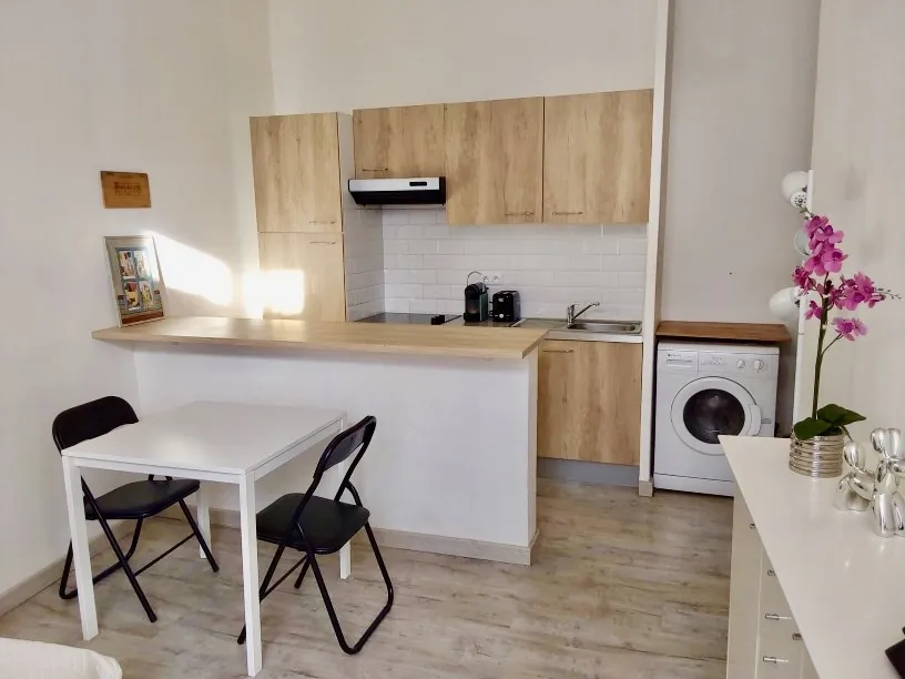 Charmant appartement F2 meublé de 31 m2 à Nîmes secteur Placette 