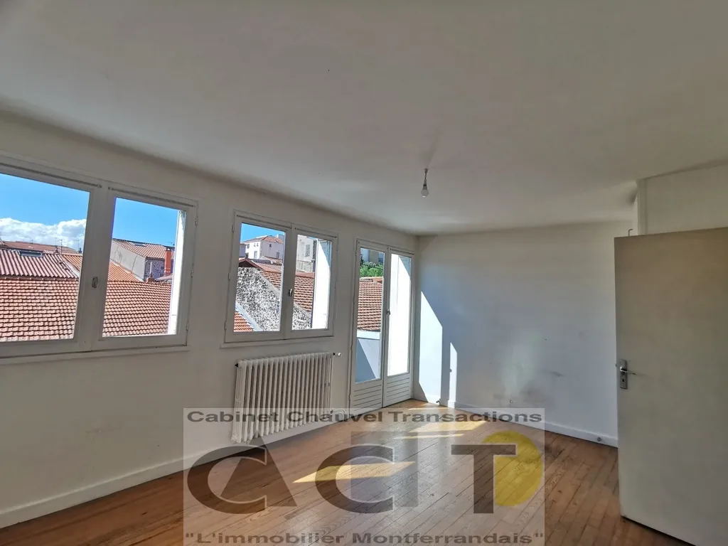 Maison de Ville à Rénover avec Terrasse et Parking à Clermont-Ferrand Vieux Montferrand 