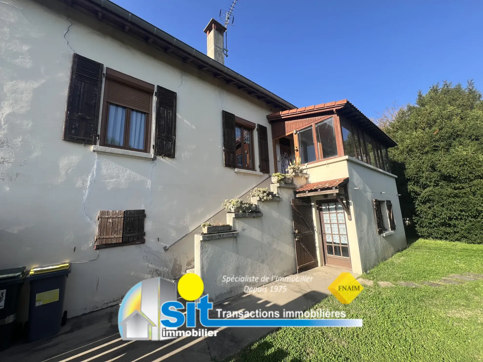 Maison à Saint-Romain-en-Gal avec sous-sol et grand terrain - Potentiel de rénovation 