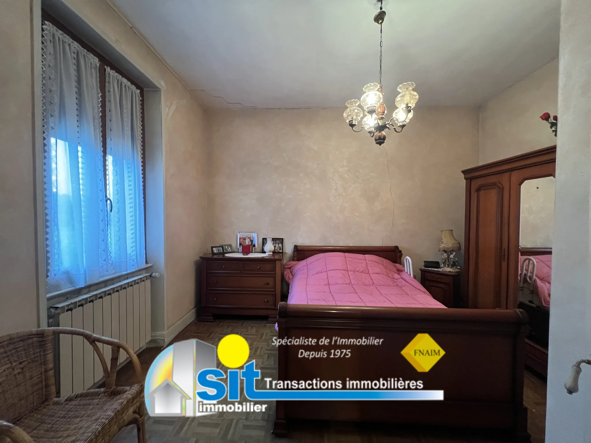 Maison à Saint-Romain-en-Gal avec sous-sol et grand terrain - Potentiel de rénovation 