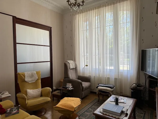 Maison en pierre à Saint-Jean-d'Hermine avec grand terrain et potentiel d'aménagement 