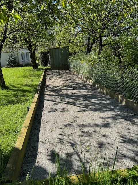 Maison en pierre à Saint-Jean-d'Hermine avec grand terrain et potentiel d'aménagement 