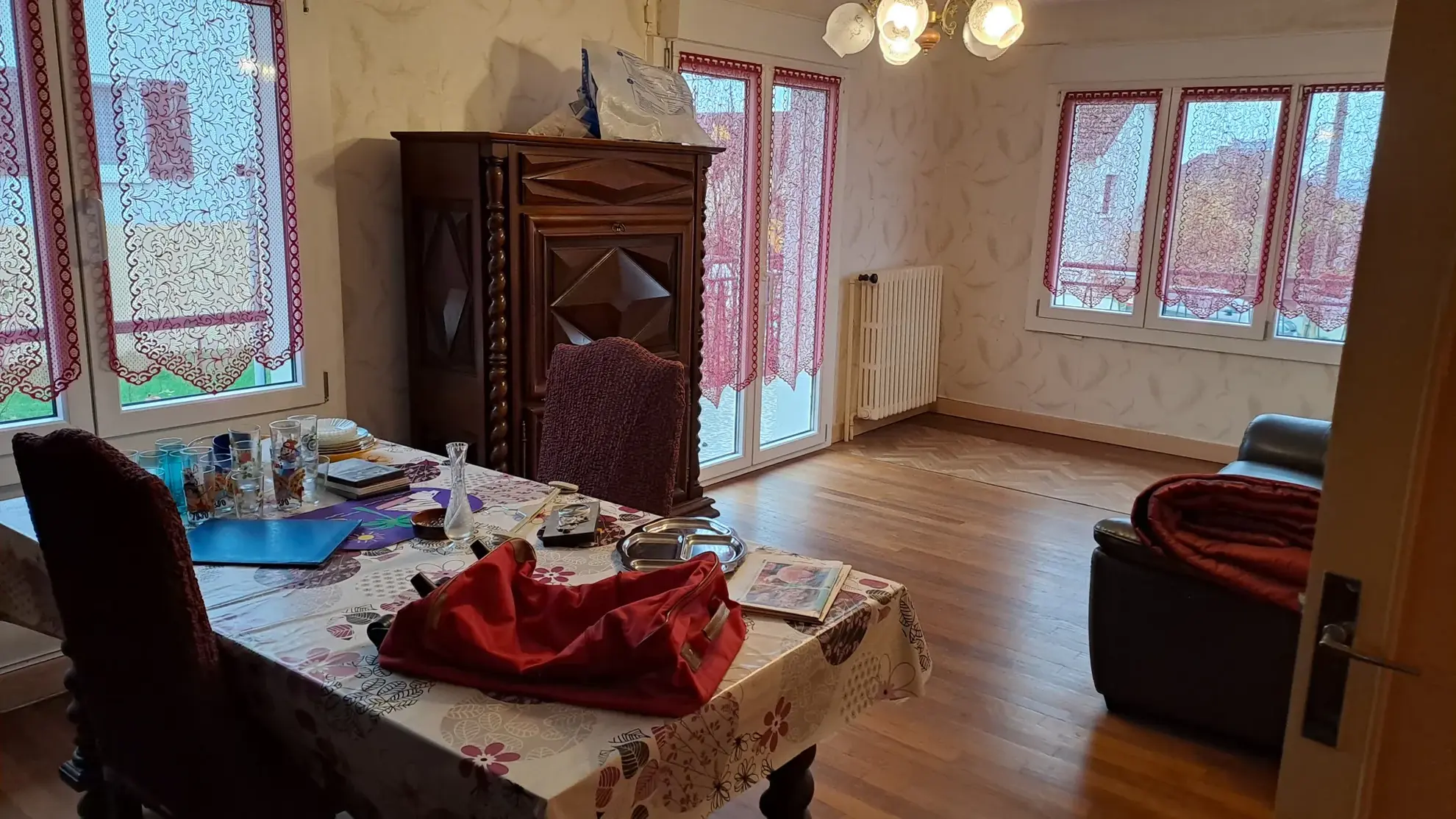 Maison lumineuse à Joigny avec sous-sol et jardin à 1h20 de Paris 