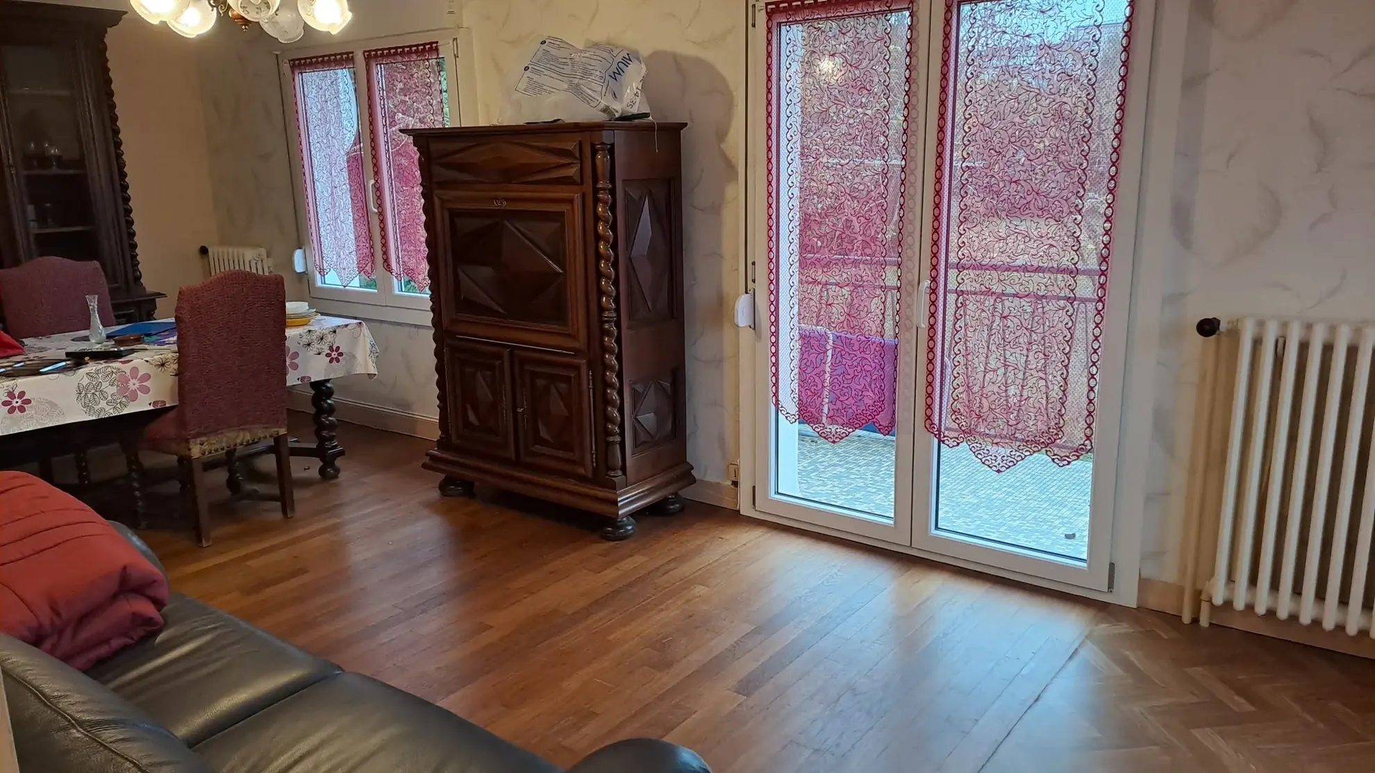 Maison lumineuse à Joigny avec sous-sol et jardin à 1h20 de Paris 