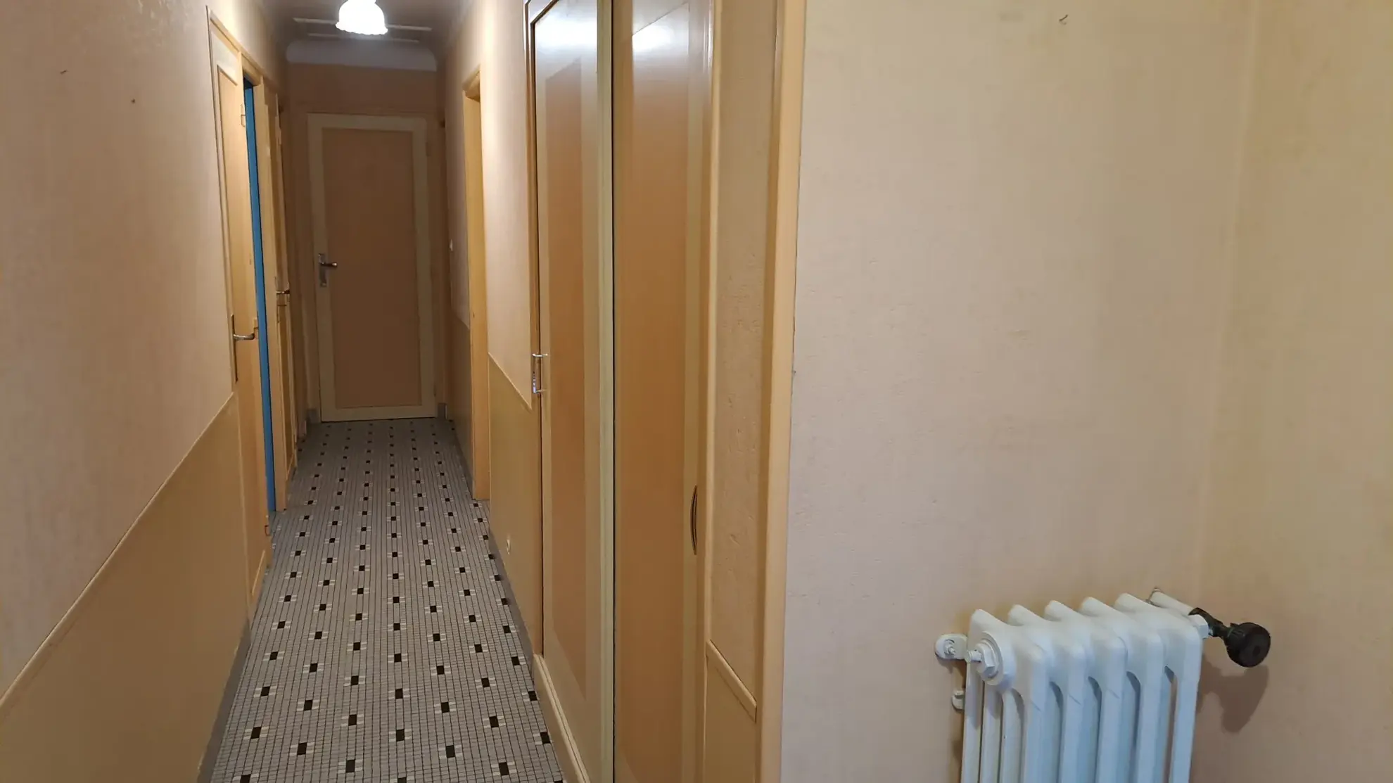 Maison lumineuse à Joigny avec sous-sol et jardin à 1h20 de Paris 