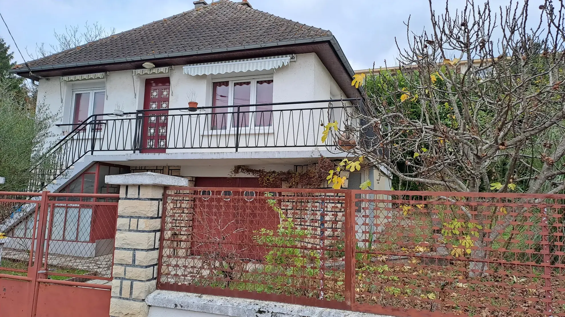 Maison lumineuse à Joigny avec sous-sol et jardin à 1h20 de Paris