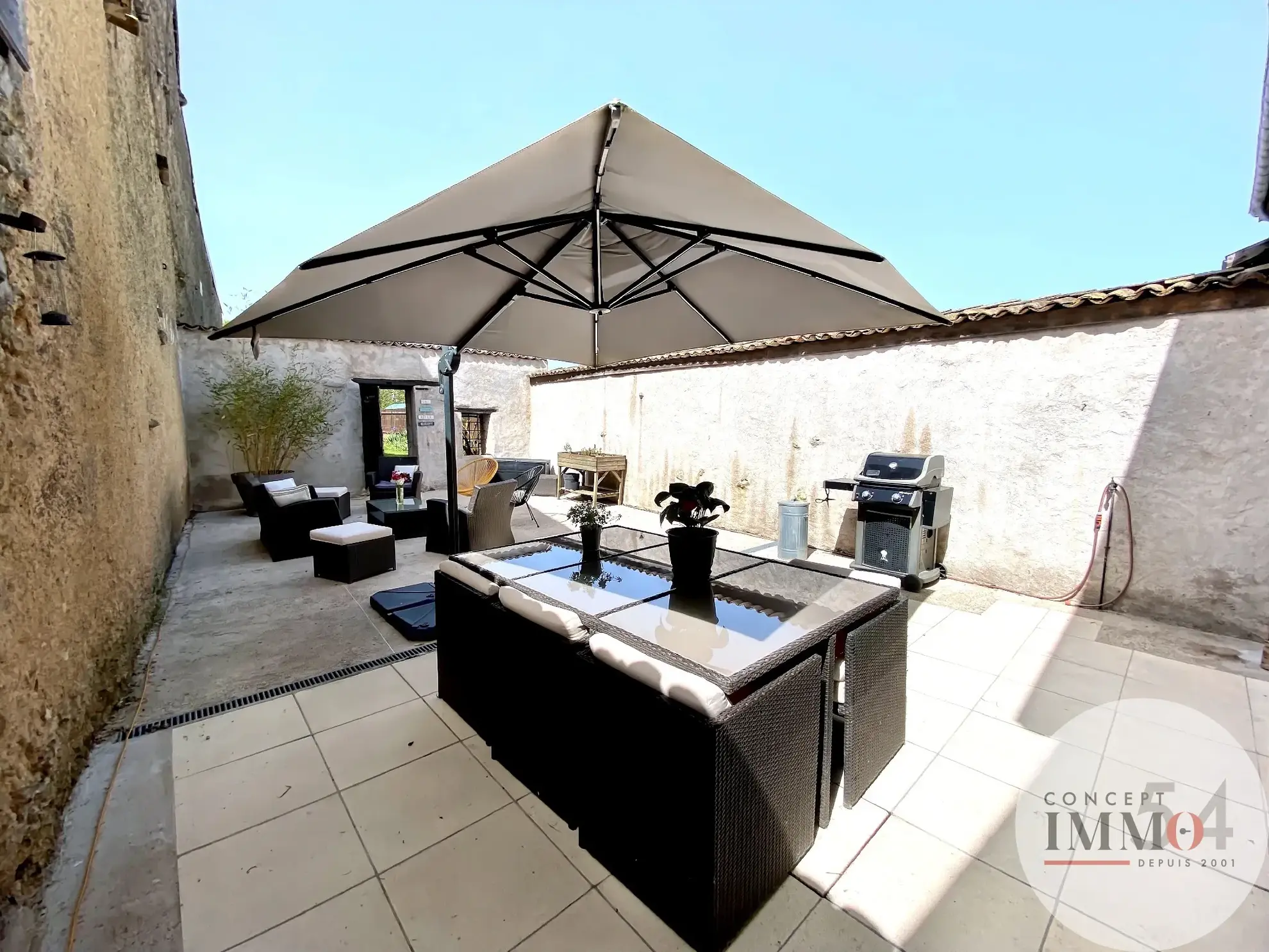 Maison familiale avec piscine et jardin à Trondes, proche Toul 