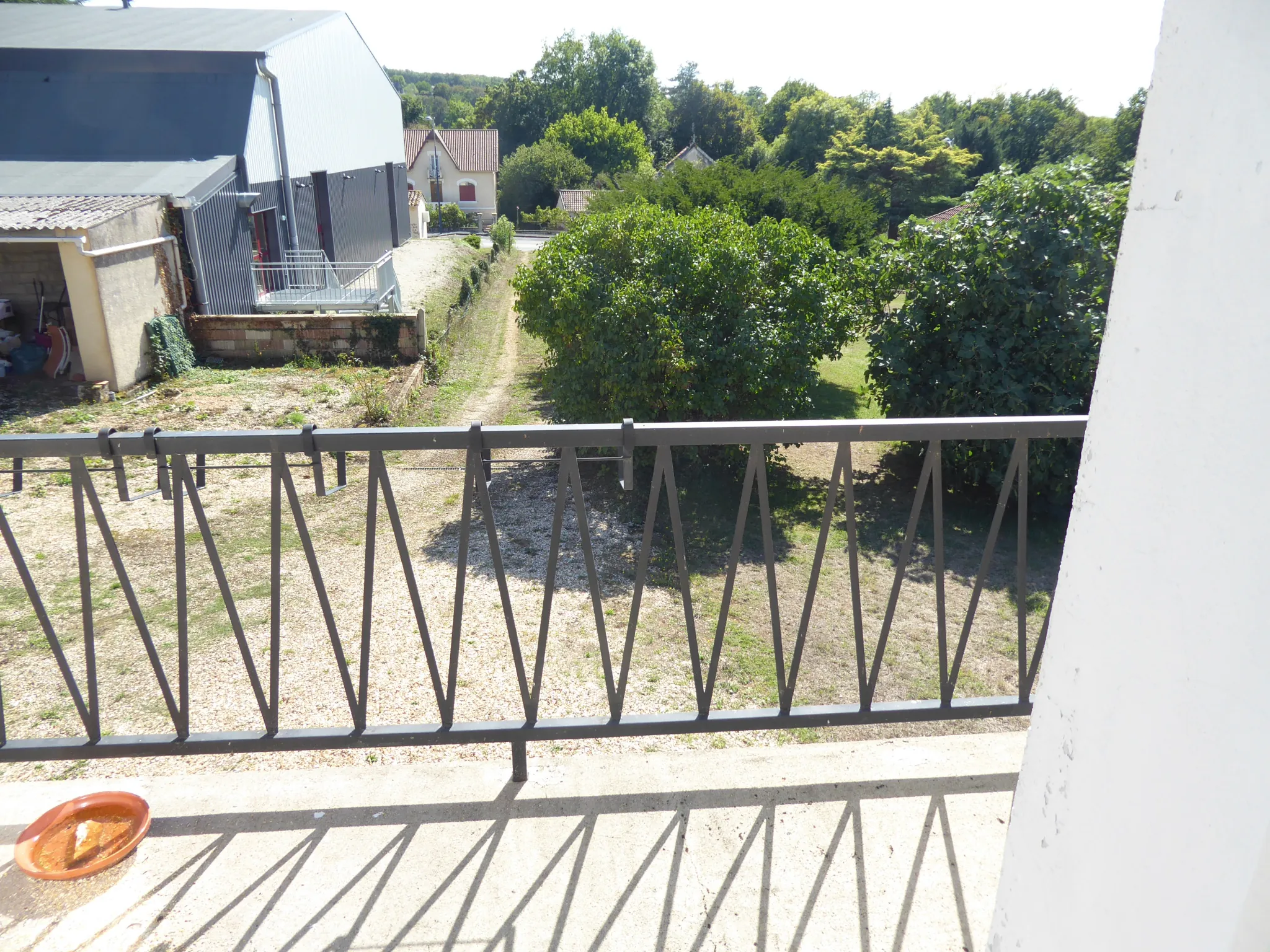 Belle maison familiale avec dépendances et grand terrain à Coulaures 