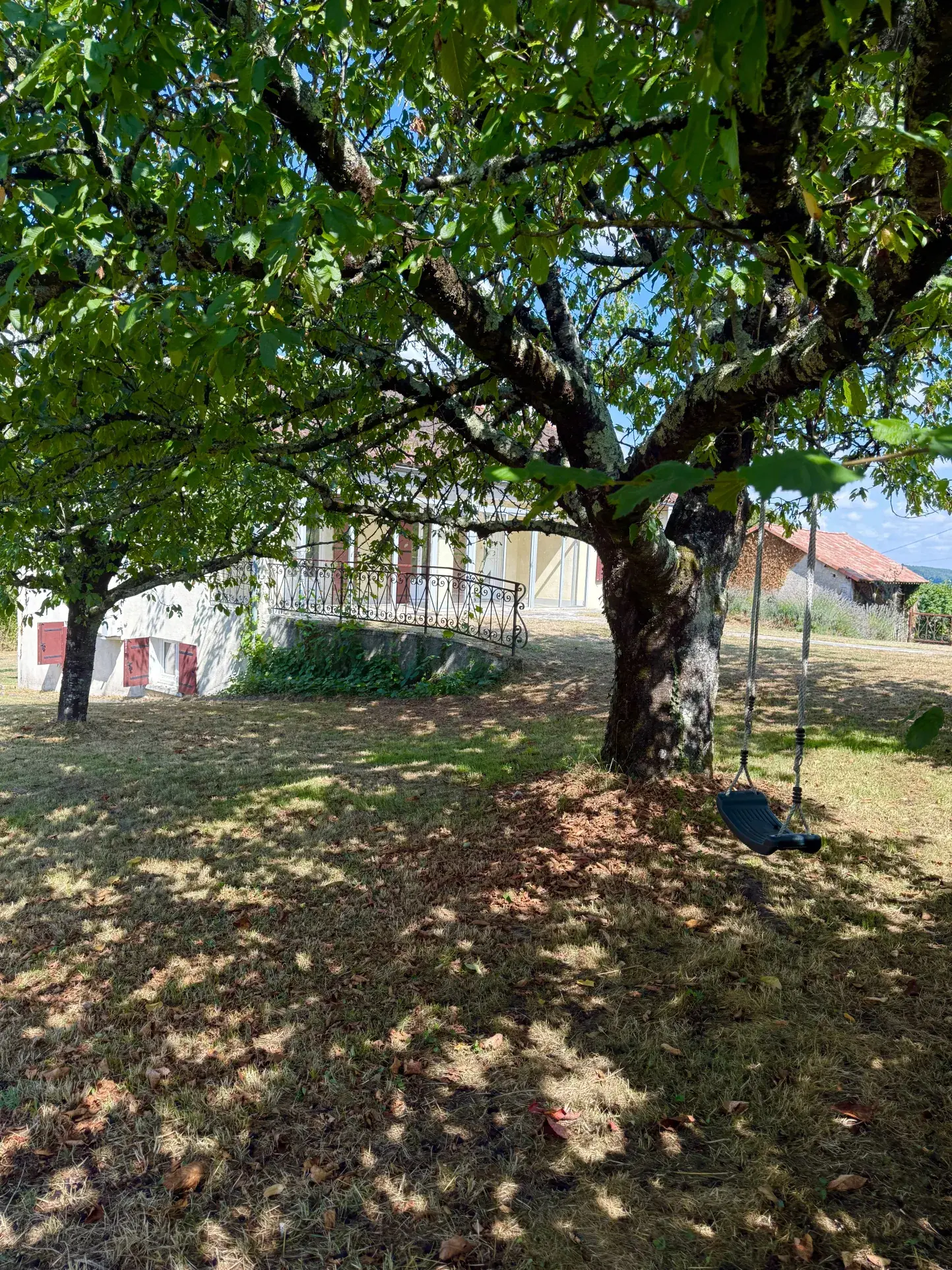 Maison contemporaine rénovée à Riberac avec 4 chambres et vue dégagée 