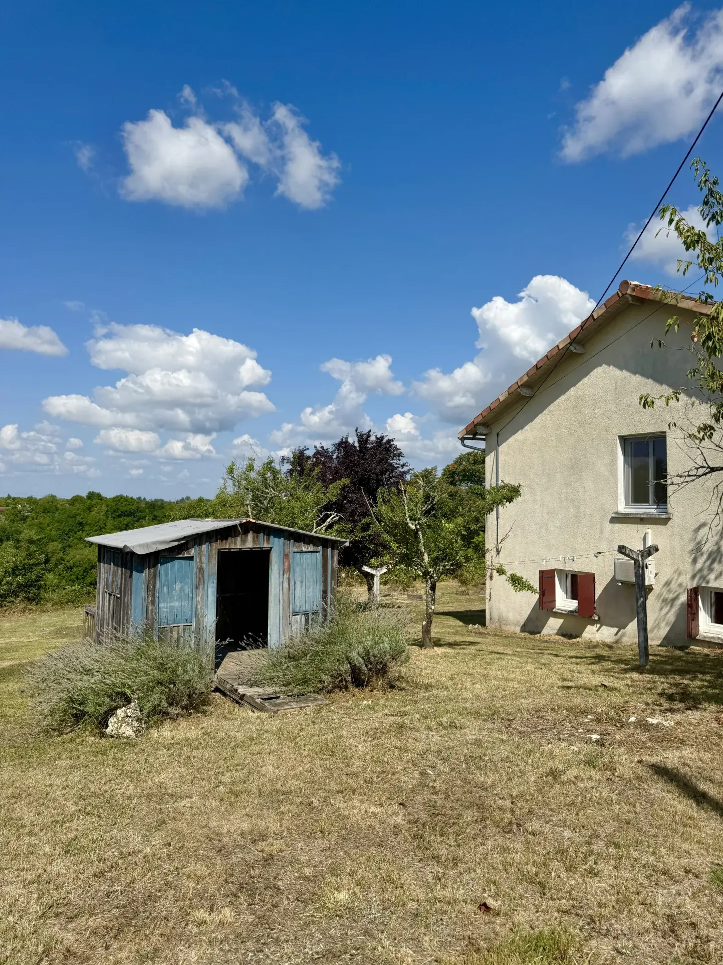 Maison contemporaine rénovée à Riberac avec 4 chambres et vue dégagée 