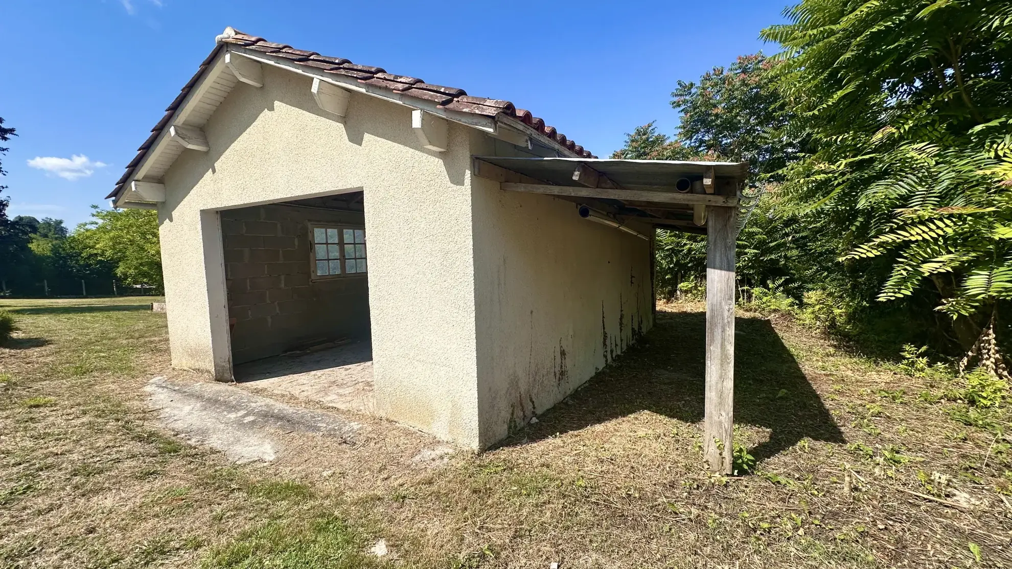 Maison contemporaine rénovée à Riberac avec 4 chambres et vue dégagée 