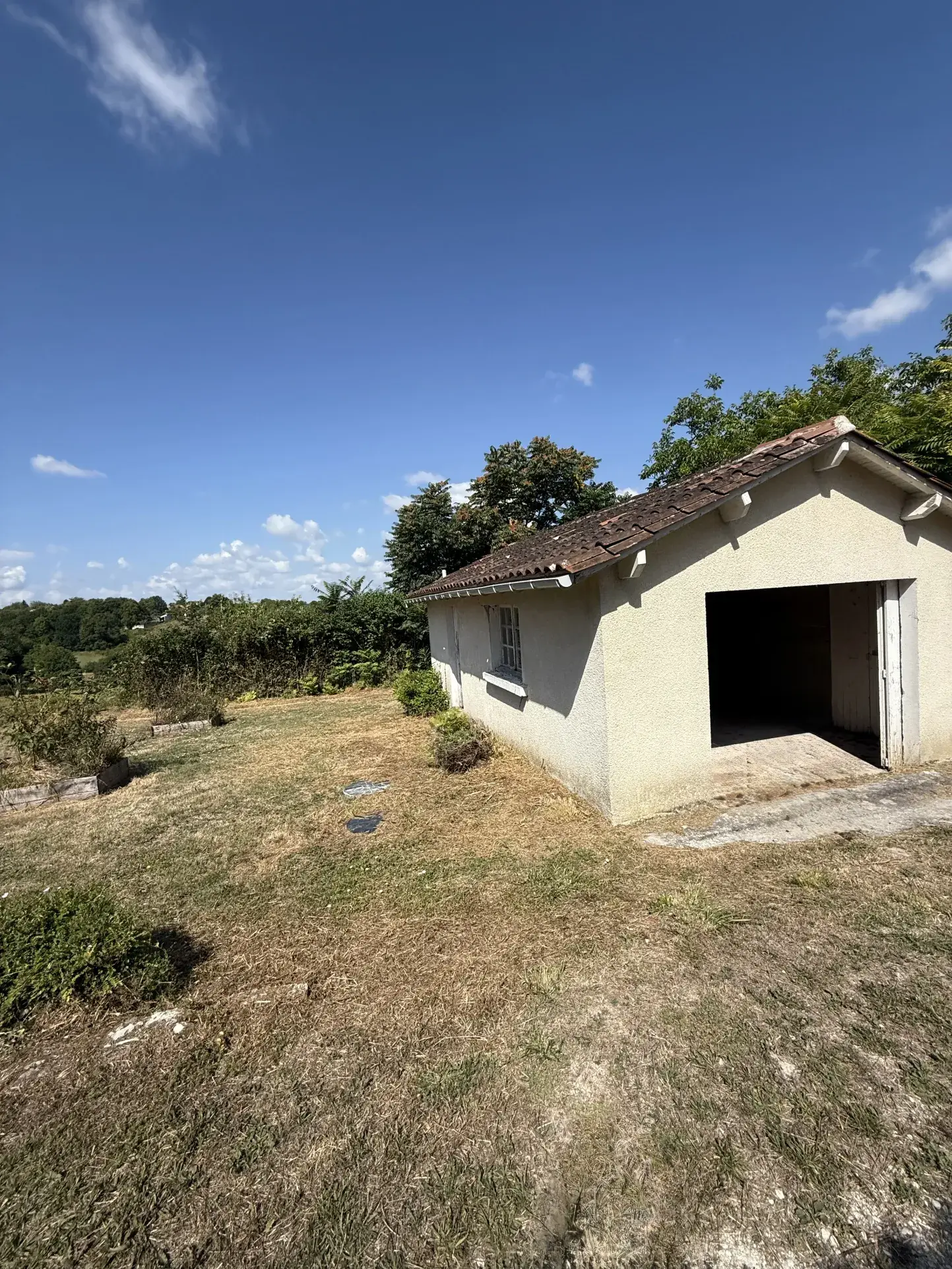 Maison contemporaine rénovée à Riberac avec 4 chambres et vue dégagée 