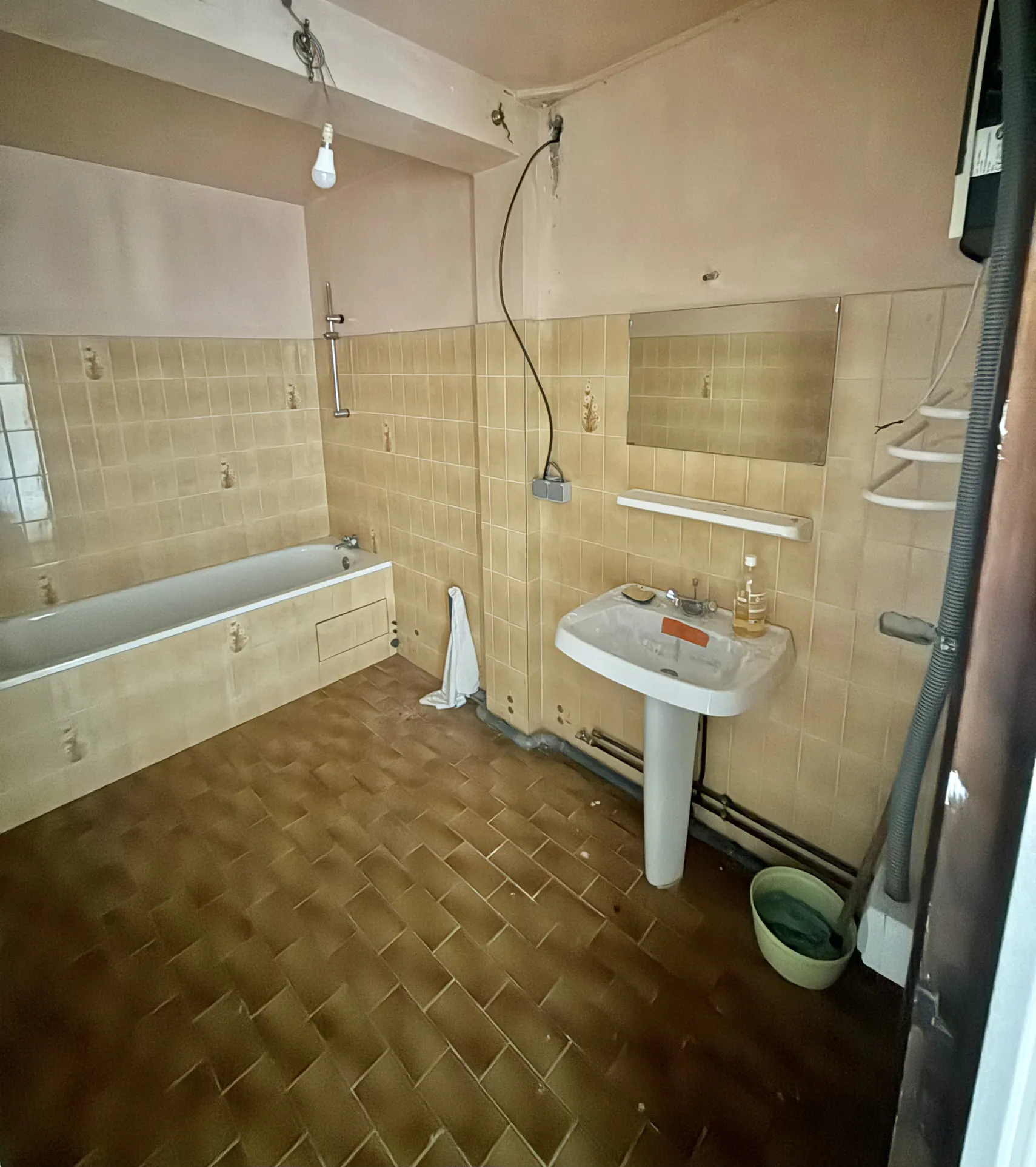 Maison contemporaine rénovée à Riberac avec 4 chambres et vue dégagée 