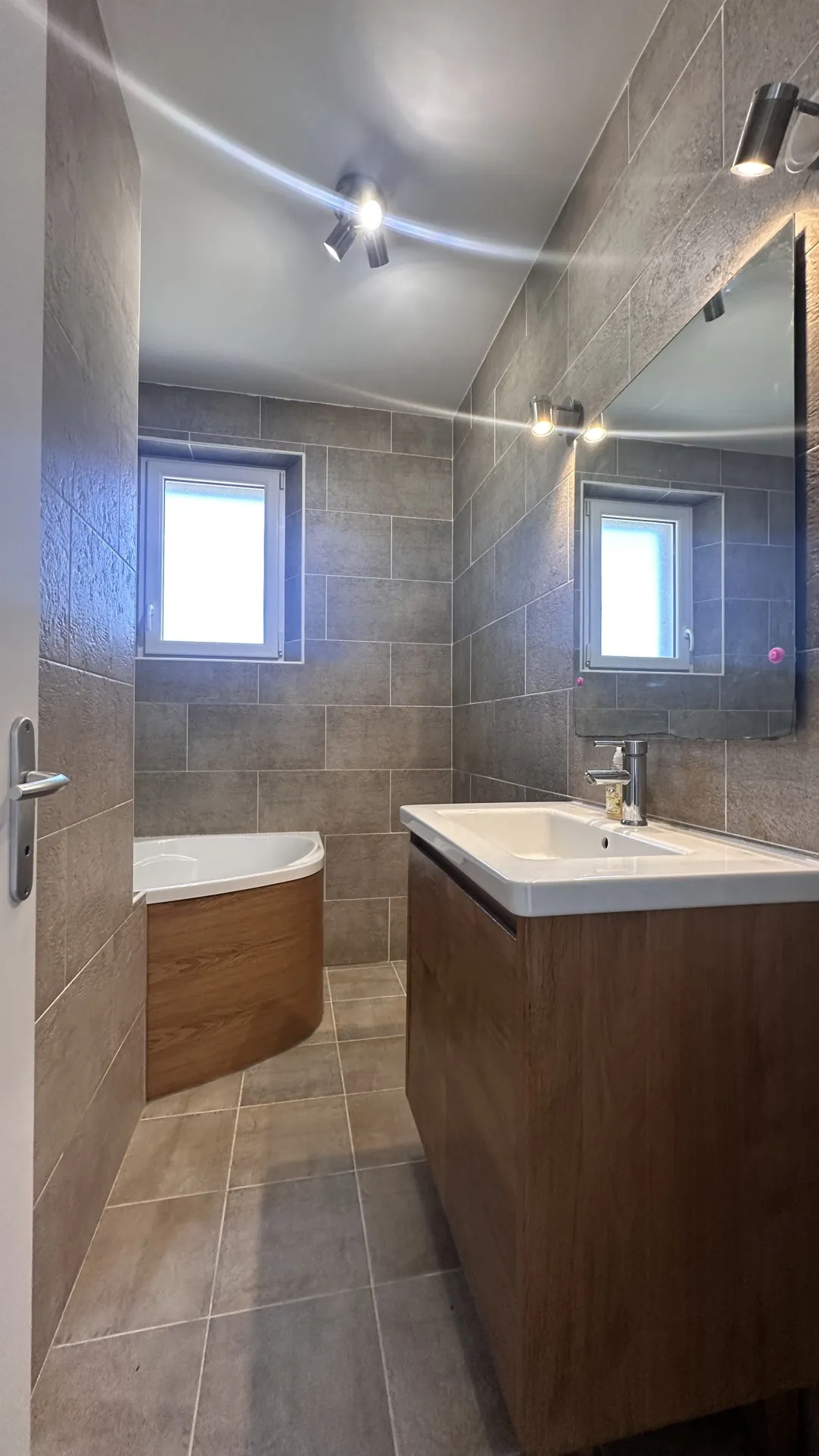 Maison contemporaine rénovée à Riberac avec 4 chambres et vue dégagée 