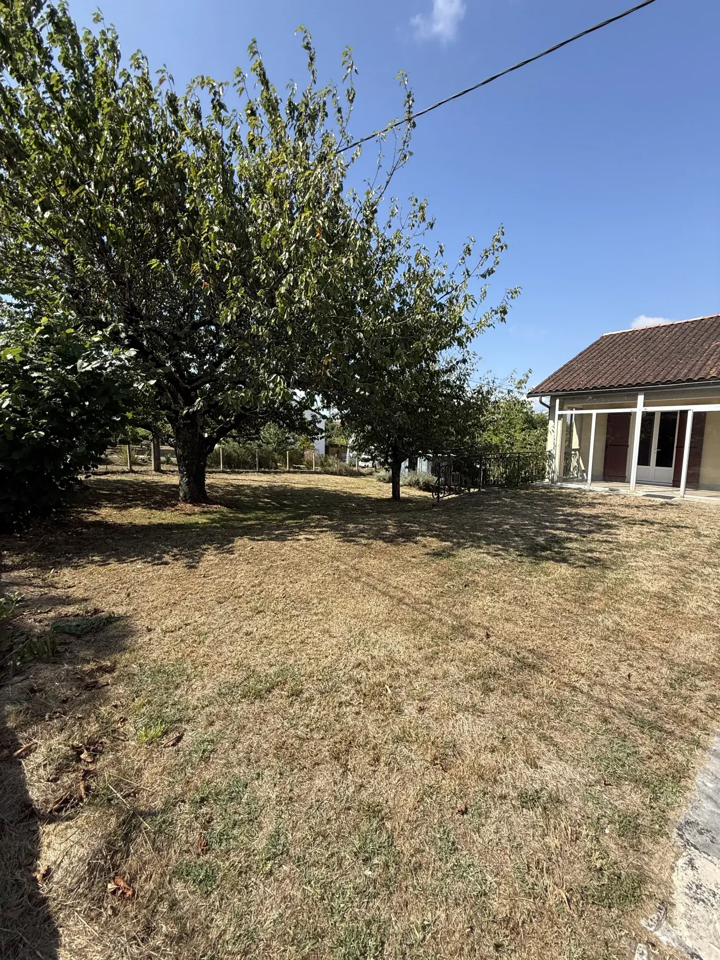 Maison contemporaine rénovée à Riberac avec 4 chambres et vue dégagée 