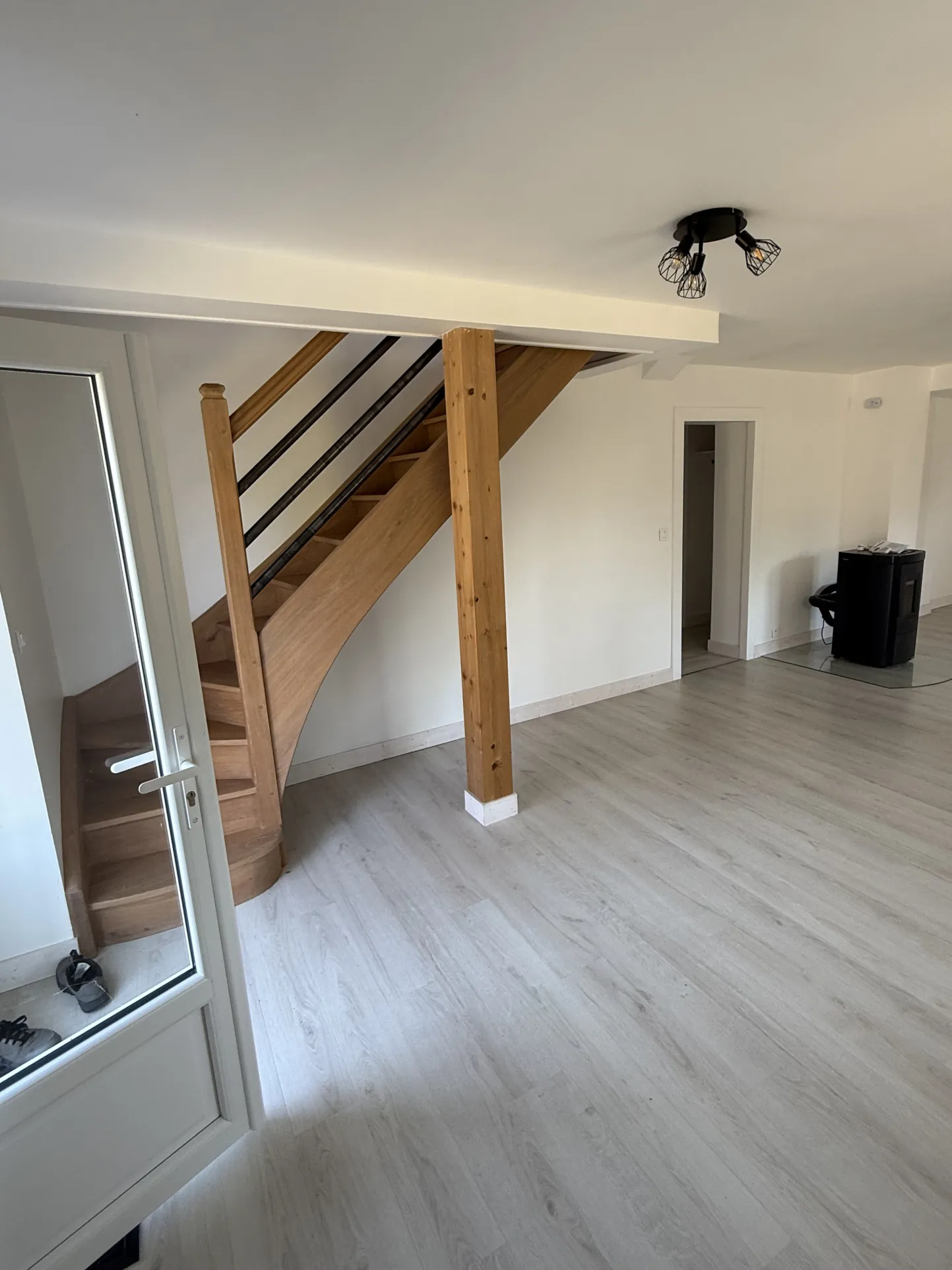 Maison contemporaine rénovée à Riberac avec 4 chambres et vue dégagée 