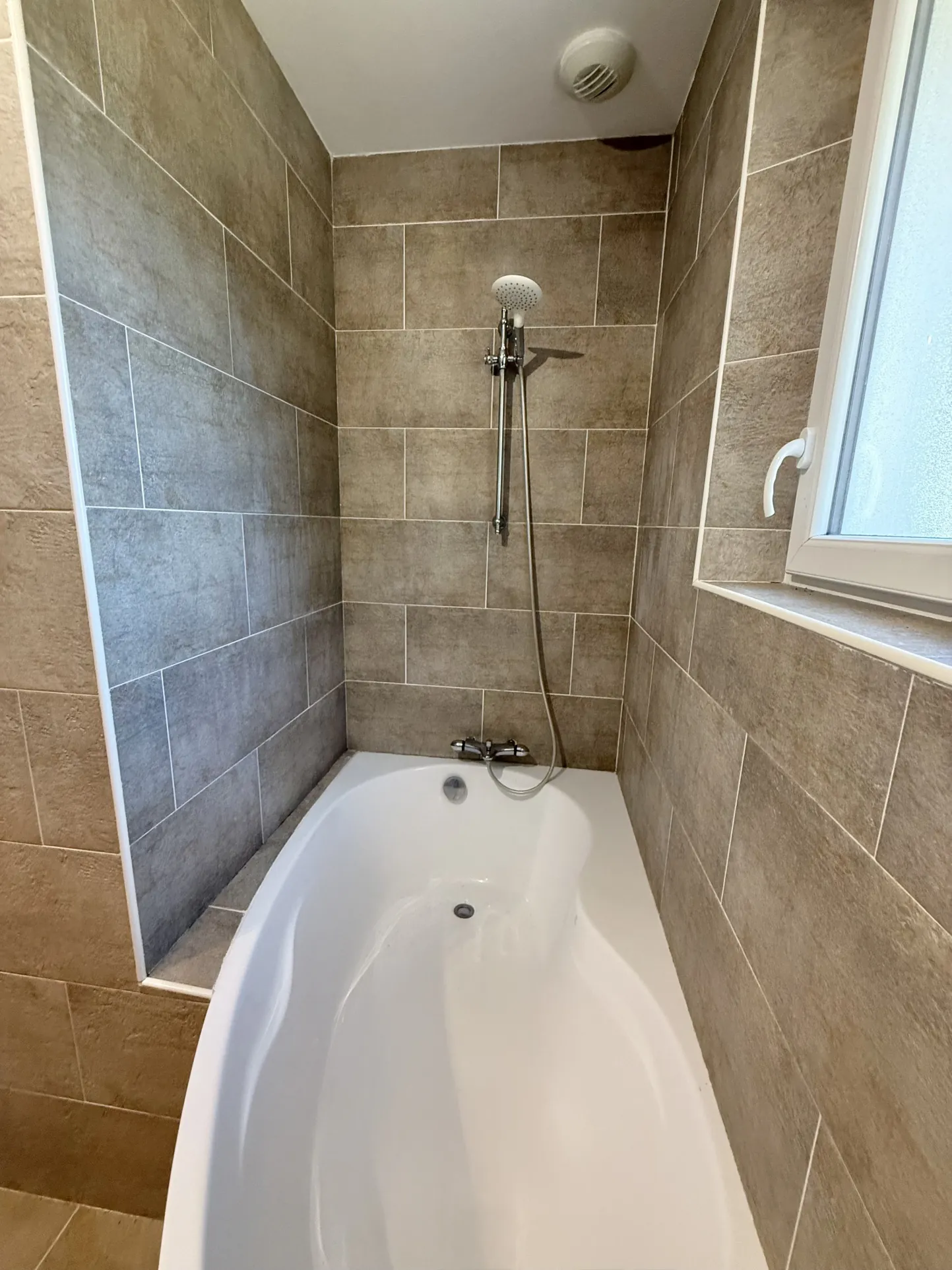 Maison contemporaine rénovée à Riberac avec 4 chambres et vue dégagée 