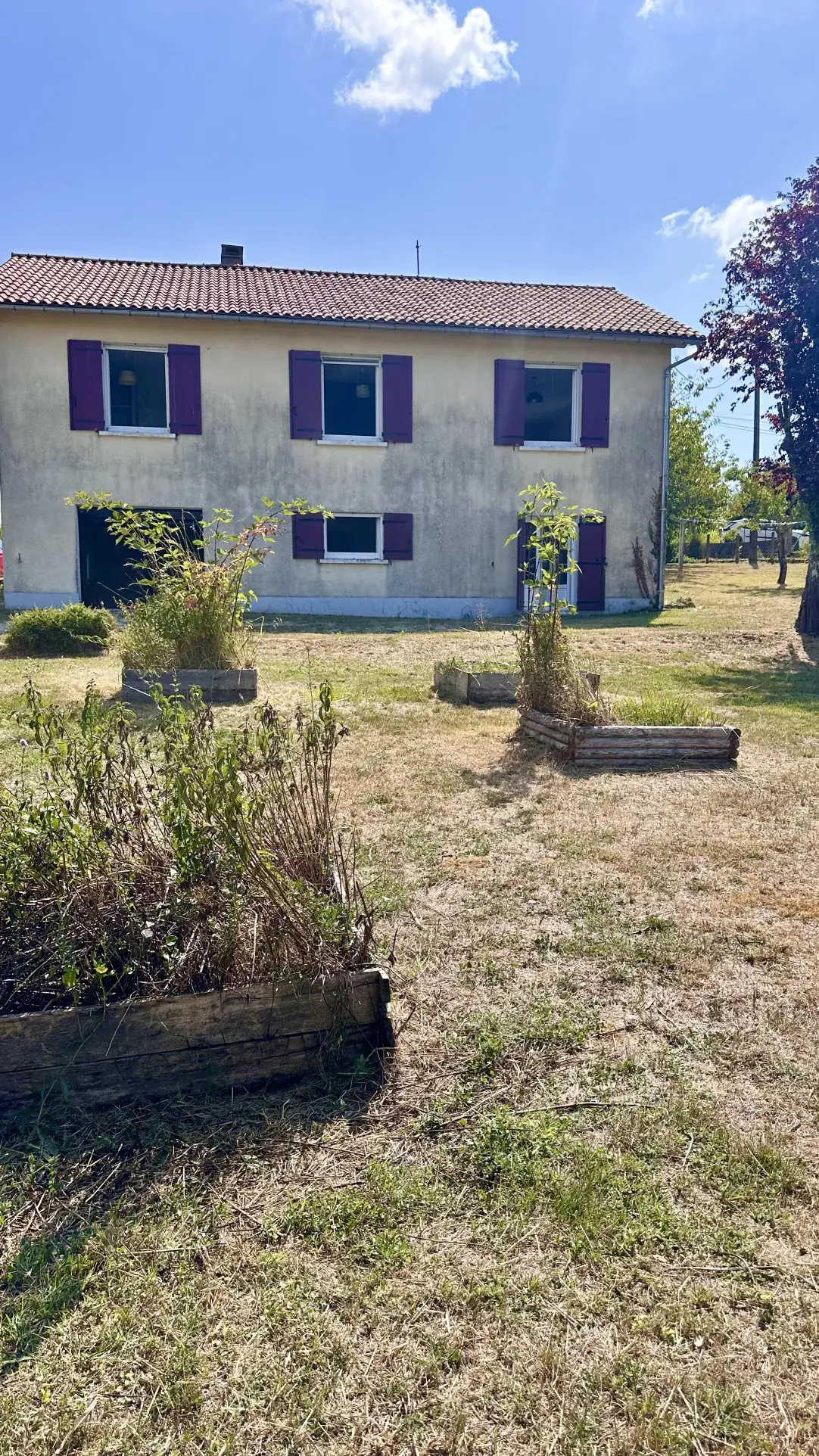 Maison contemporaine rénovée à Riberac avec 4 chambres et vue dégagée 