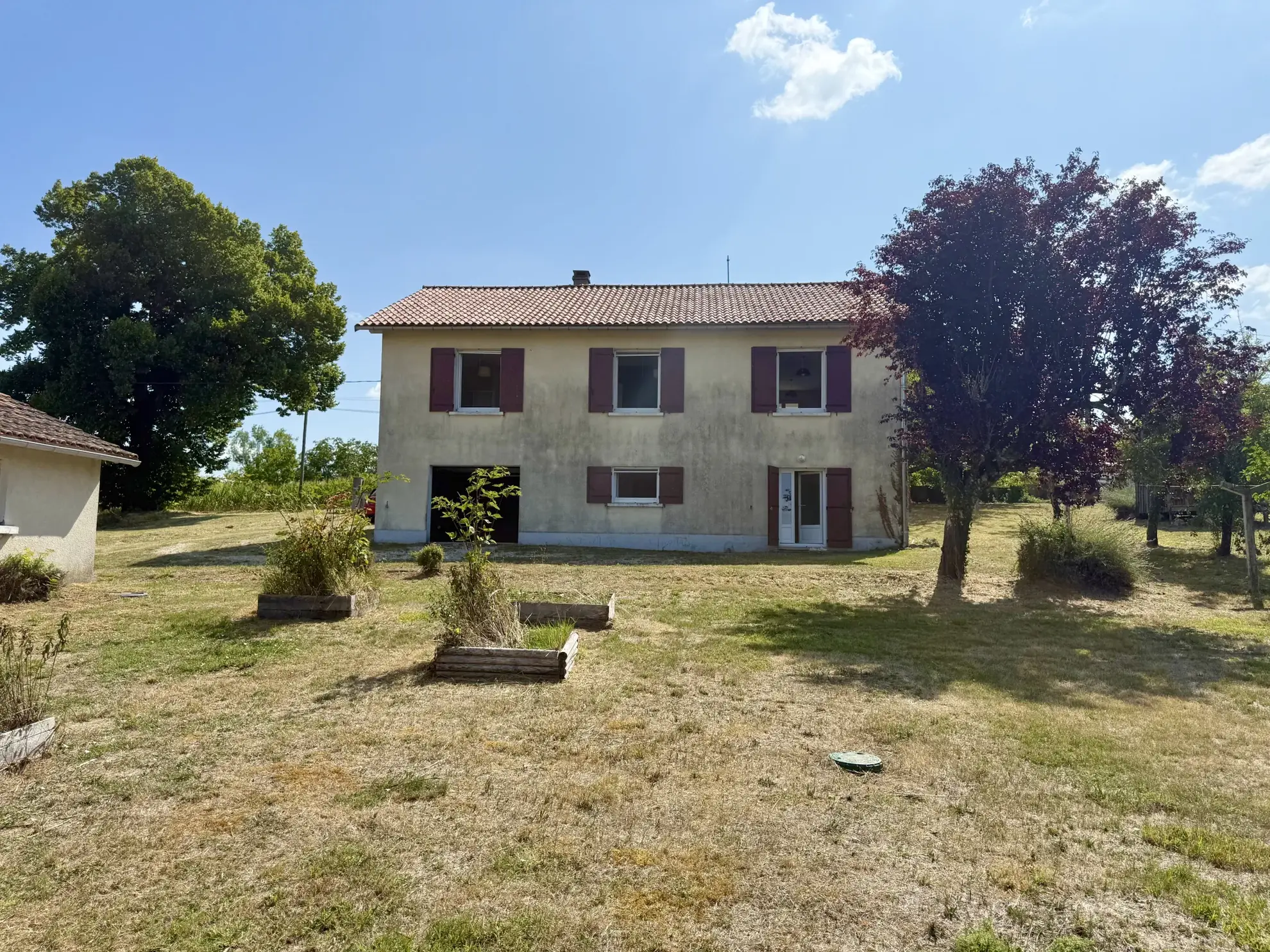 Maison contemporaine rénovée à Riberac avec 4 chambres et vue dégagée 