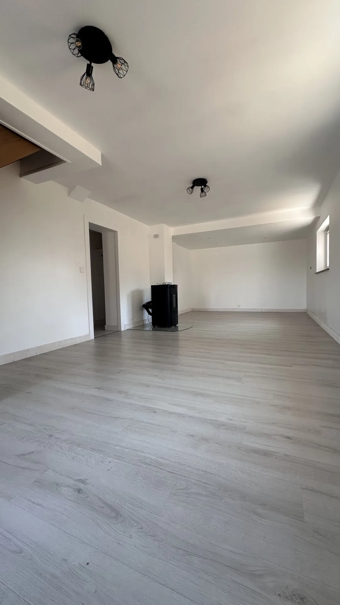 Maison contemporaine rénovée à Riberac avec 4 chambres et vue dégagée 