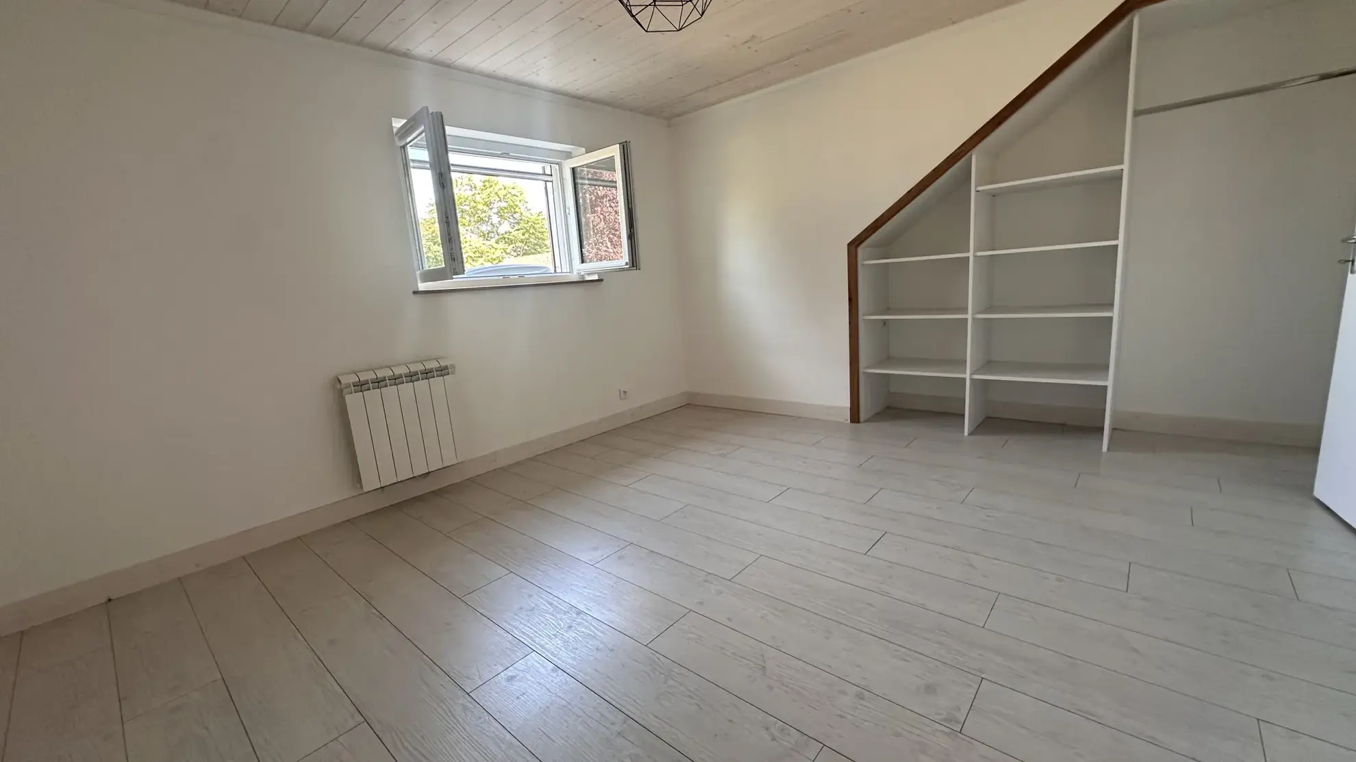 Maison contemporaine rénovée à Riberac avec 4 chambres et vue dégagée 