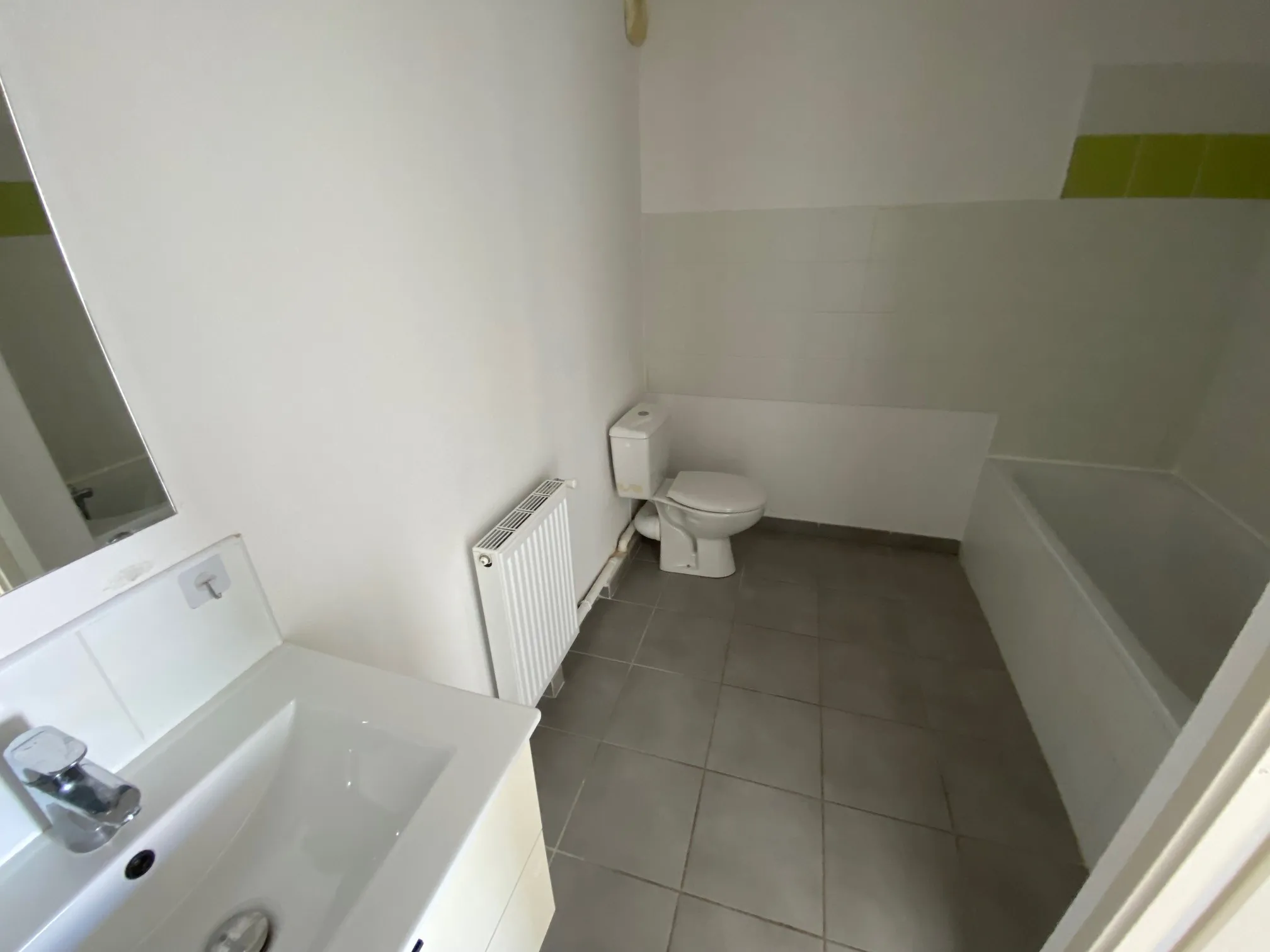 Appartement T3 avec terrasse et parking à Nîmes - Lumineux et moderne 