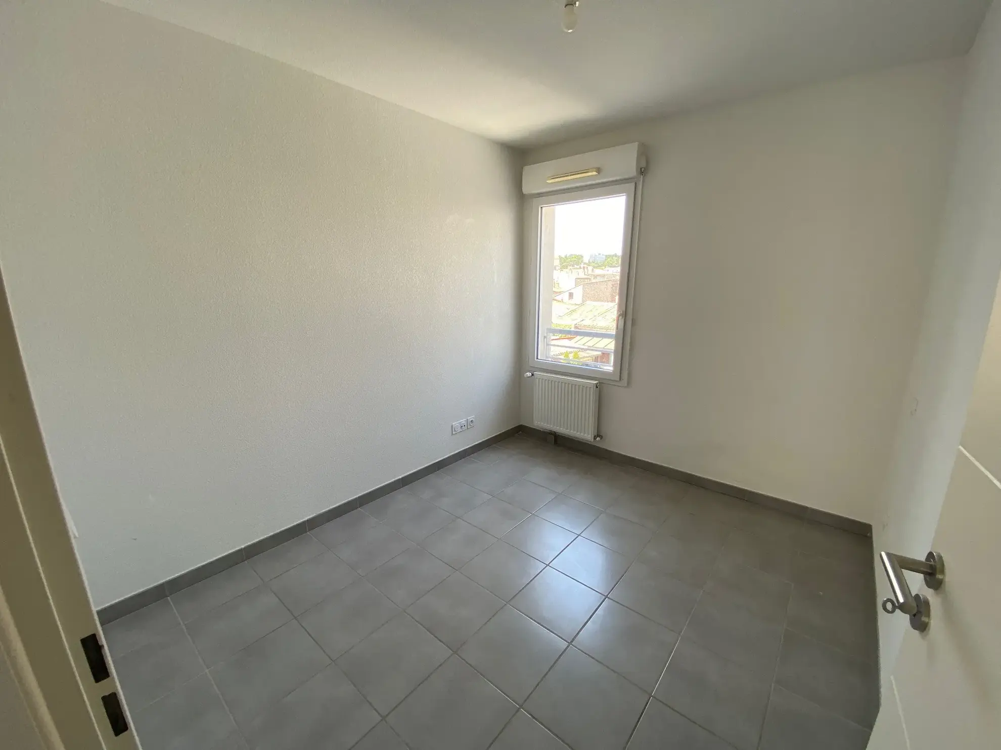 Appartement T3 avec terrasse et parking à Nîmes - Lumineux et moderne 