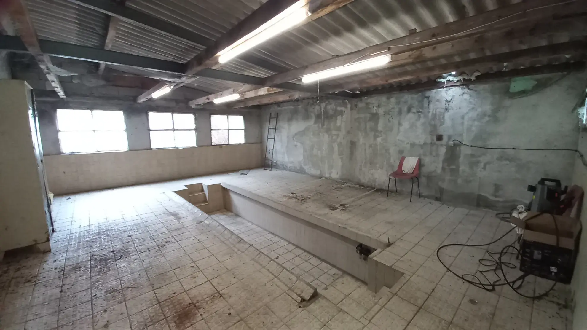 Terrain Agricole de 11 509 m² avec Hangar et Salle de Traite près de Millau 