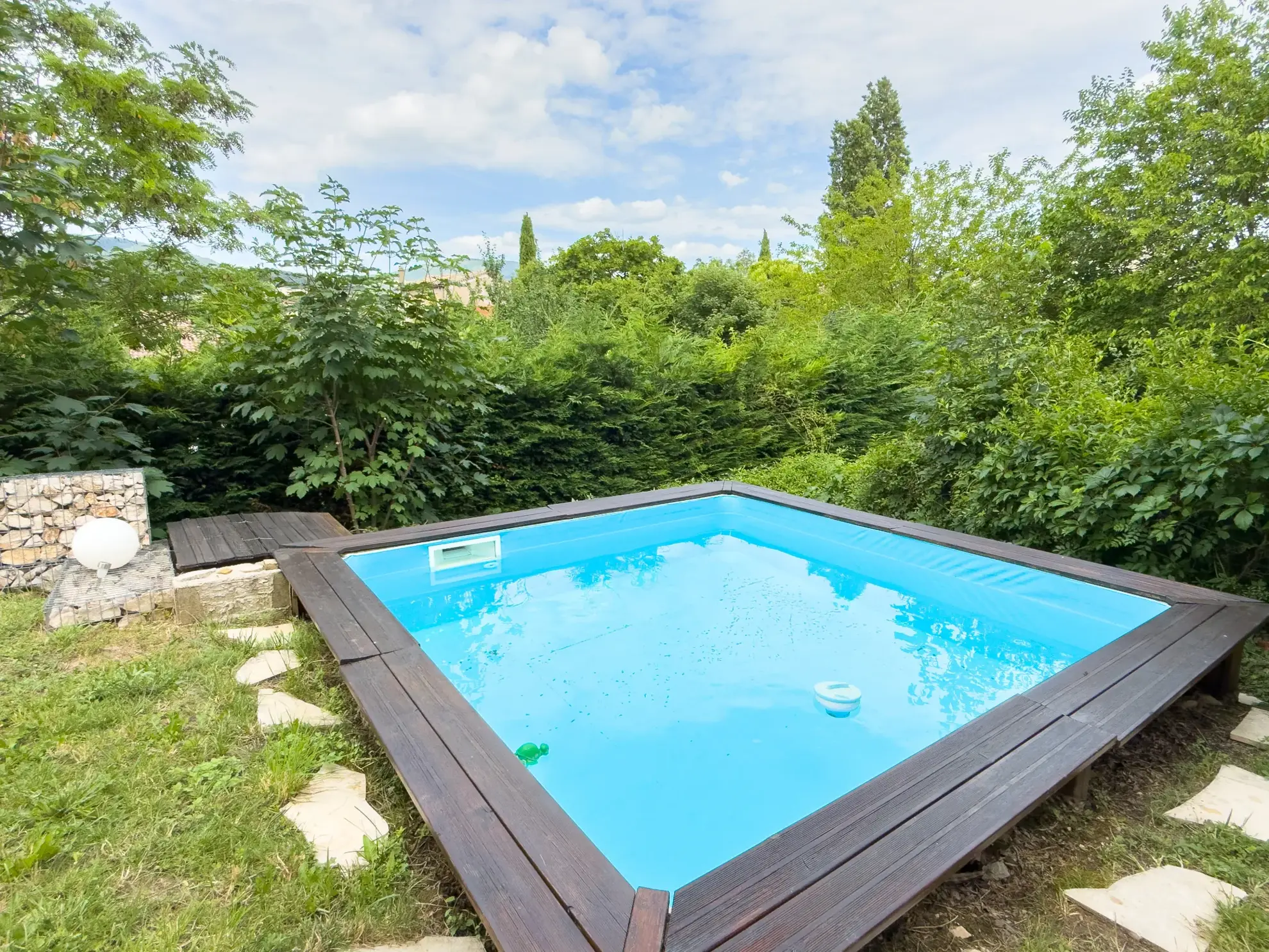 Maison 3 chambres avec garage, piscine hors-sol et travaux récents à Tauléac, Privas 