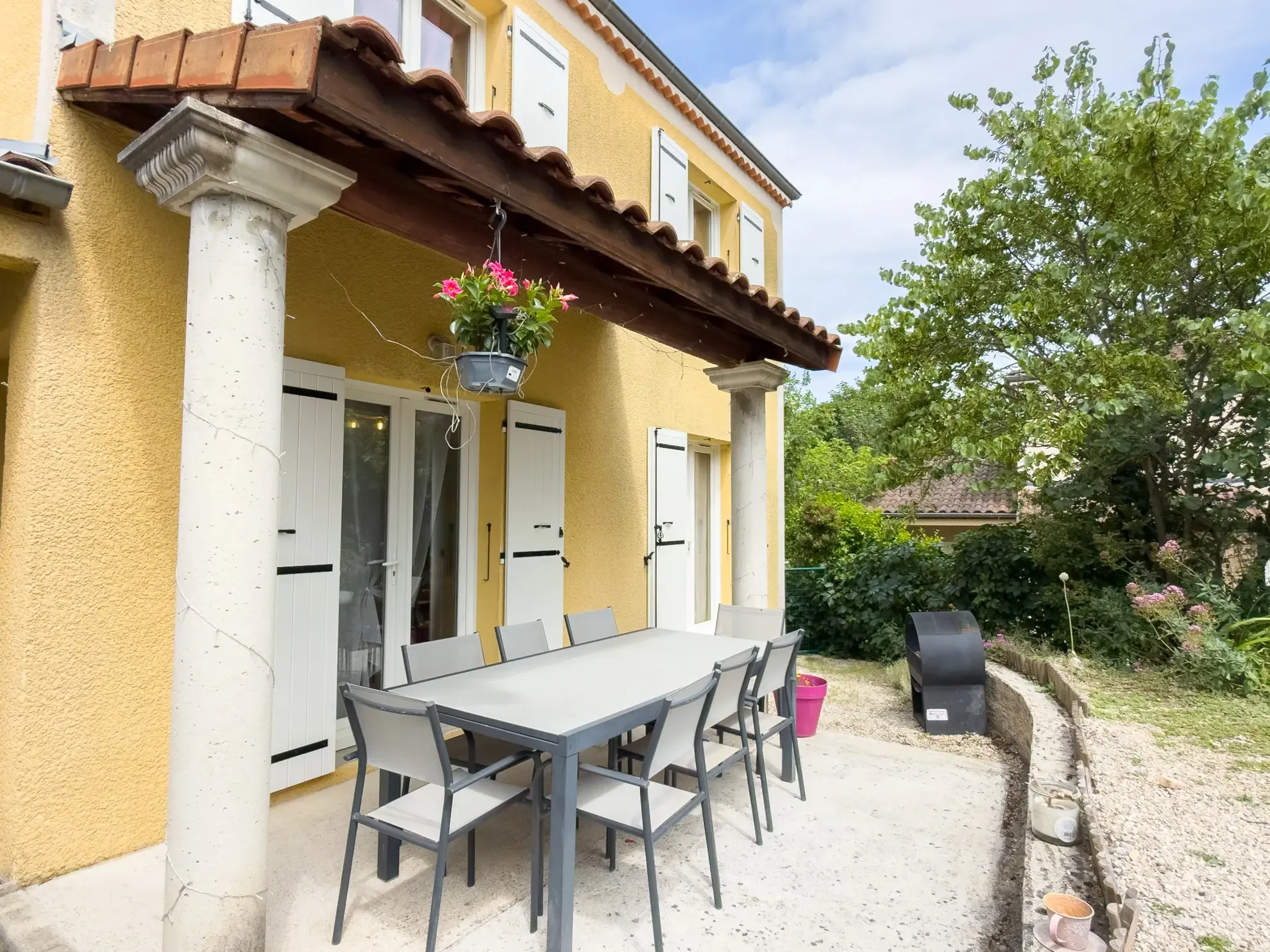 Maison 3 chambres avec garage, piscine hors-sol et travaux récents à Tauléac, Privas 