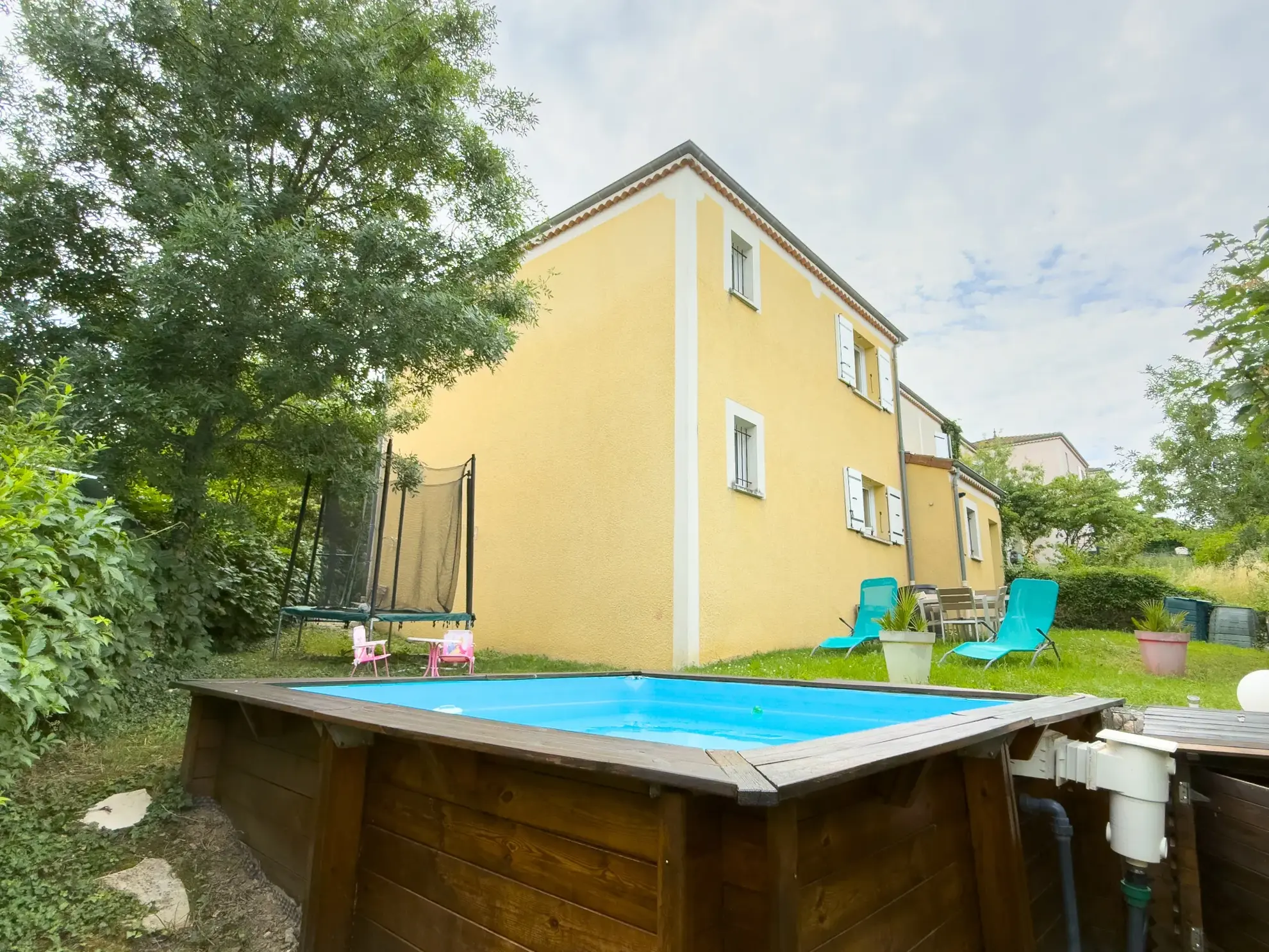 Maison 3 chambres avec garage, piscine hors-sol et travaux récents à Tauléac, Privas 