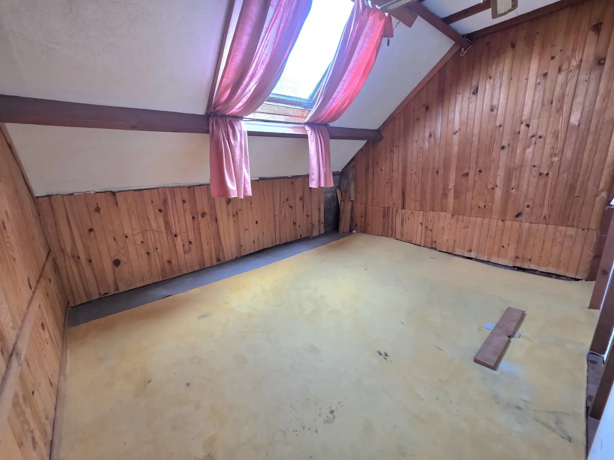 Maison à rénover de 66 m² avec terrain et garage à Hesdigneul-lès-Boulogne 