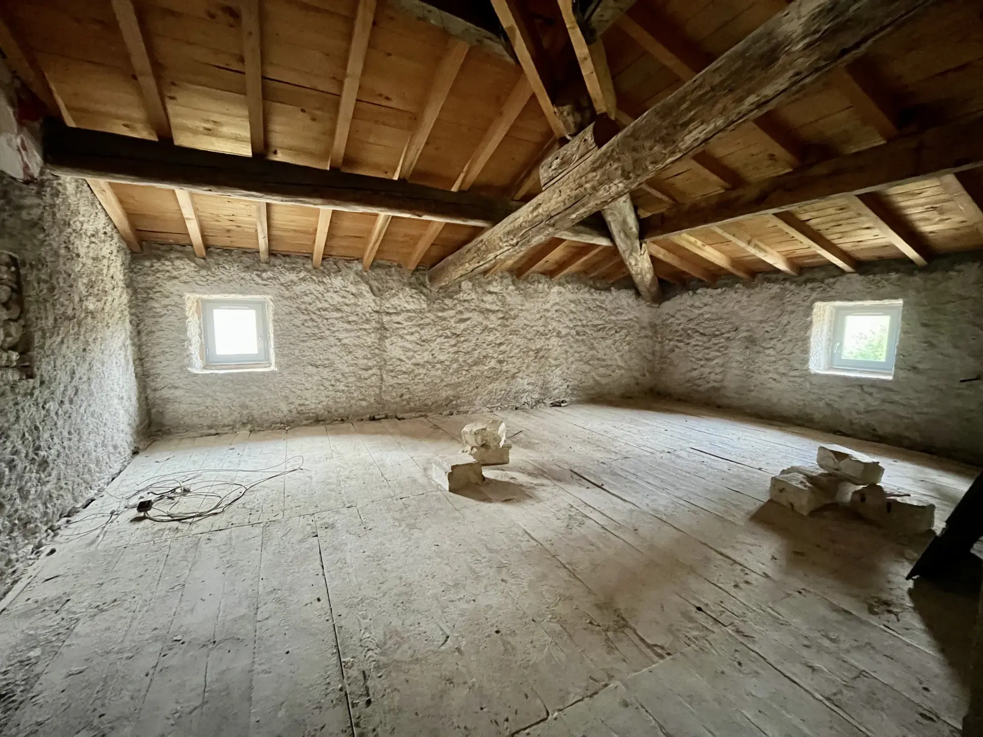 Vente d’un duplex rénovable avec parking et jardin à Sommieres 