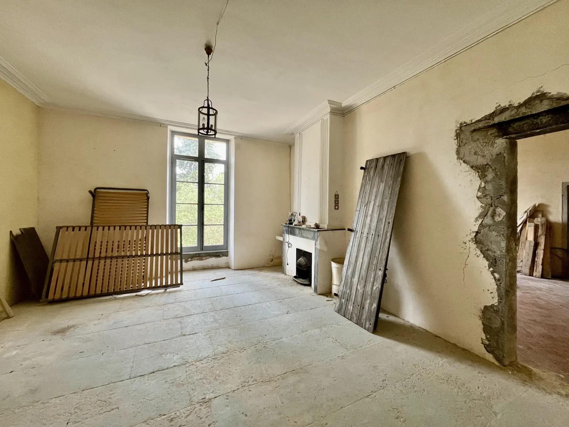 Vente d’un duplex rénovable avec parking et jardin à Sommieres 