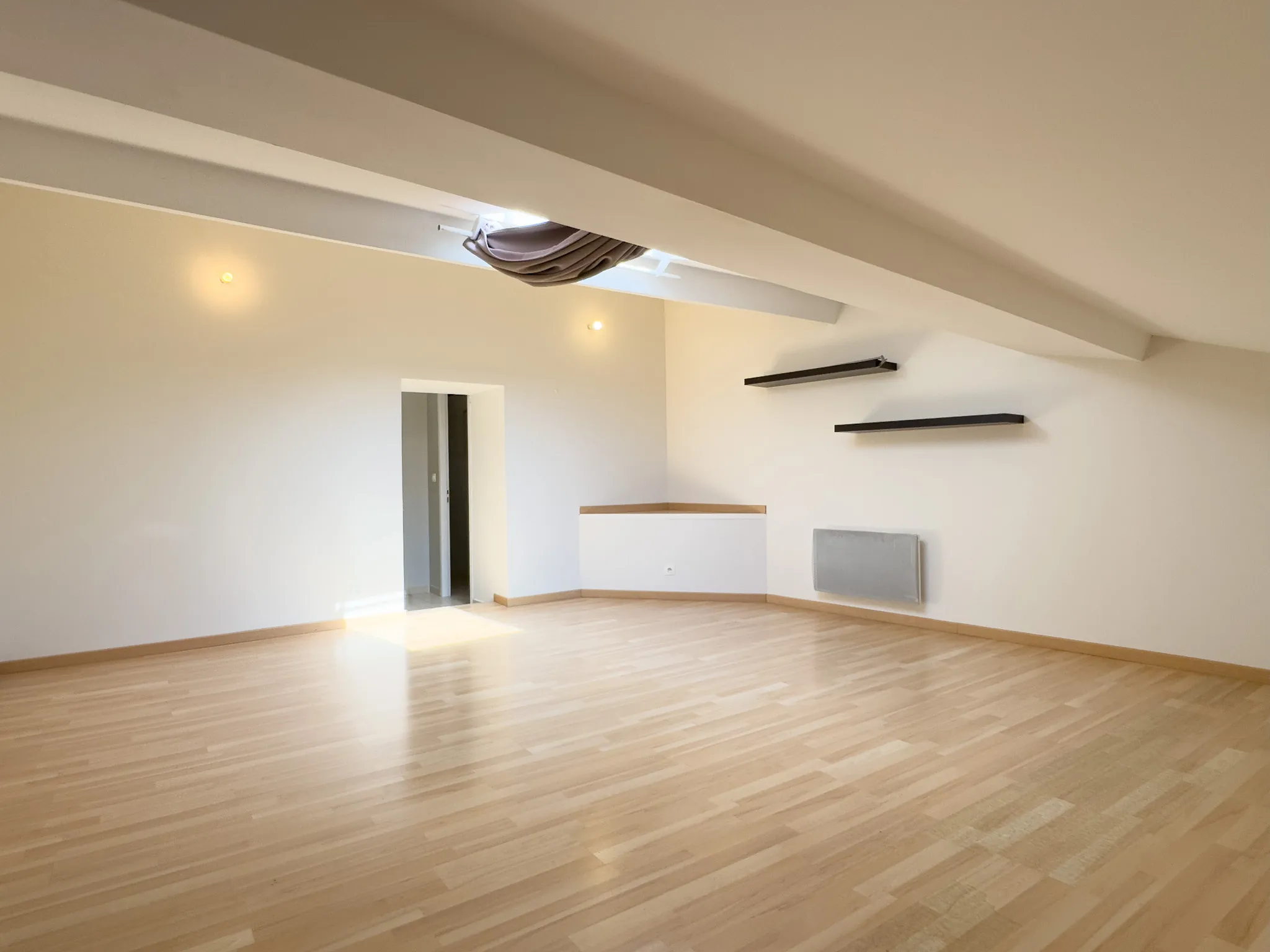 Maison de rapport de 138 m² avec 2 appartements et garages au Pouzin 