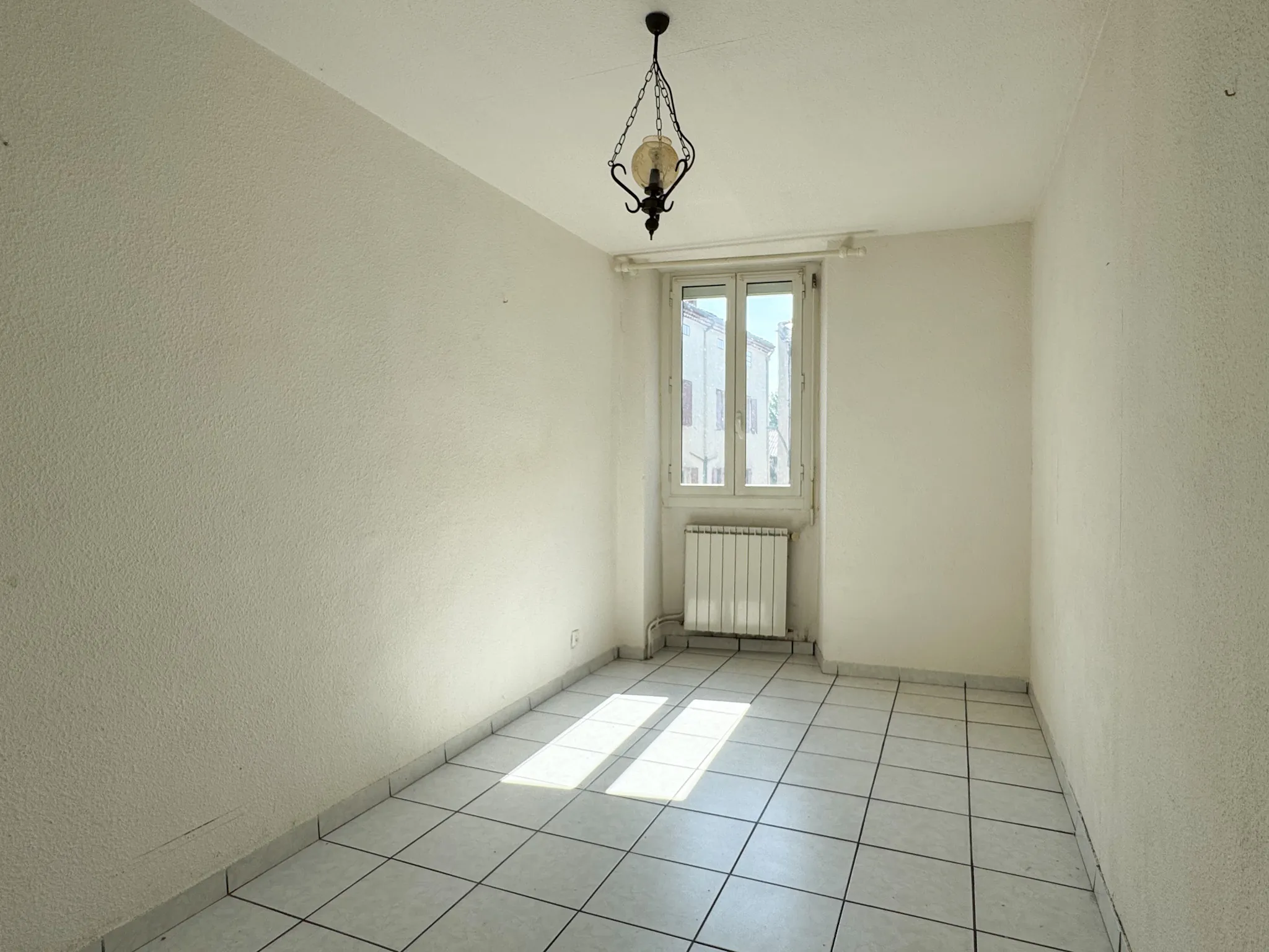 Maison de rapport de 138 m² avec 2 appartements et garages au Pouzin 