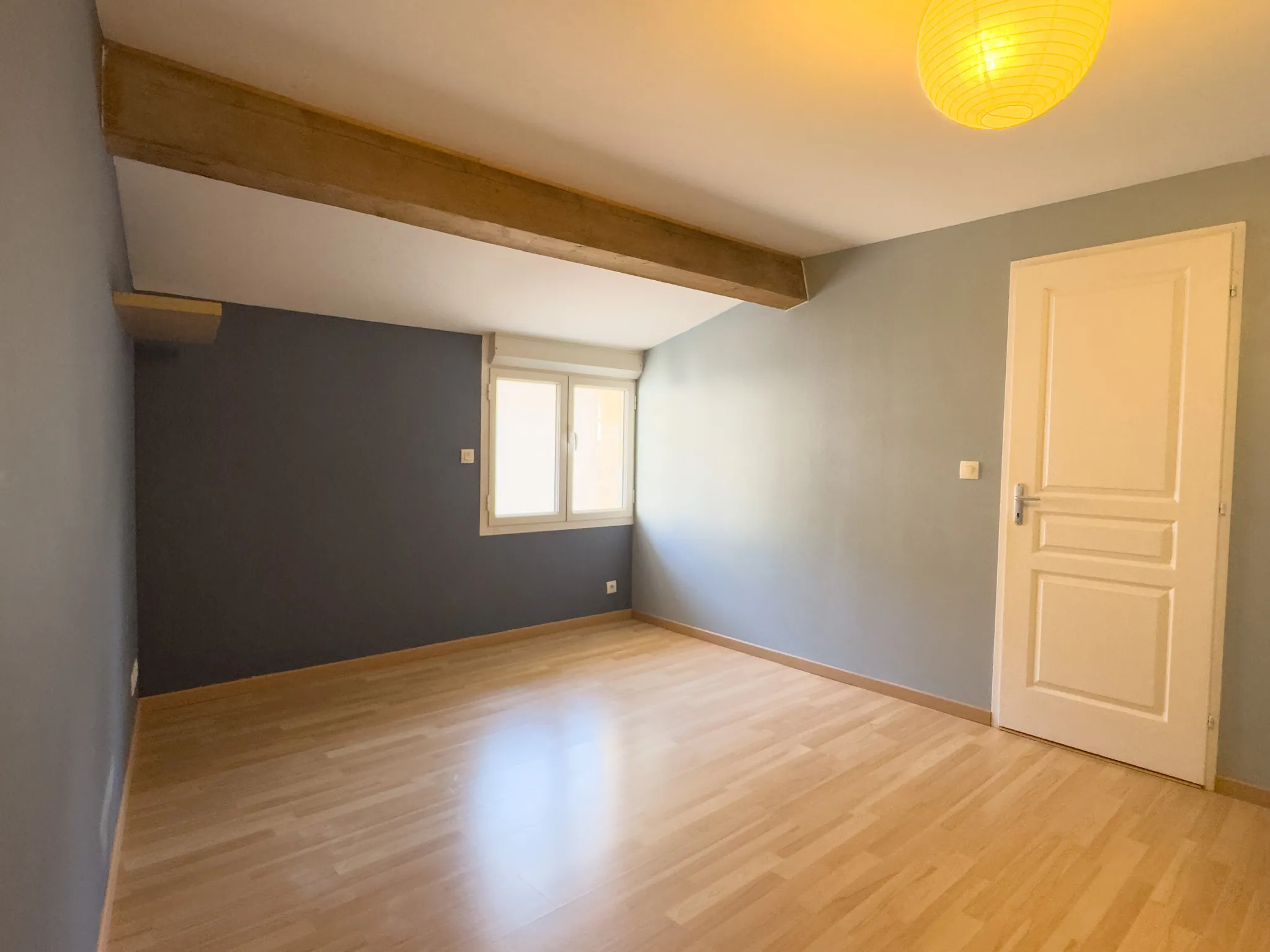 Maison de rapport de 138 m² avec 2 appartements et garages au Pouzin 