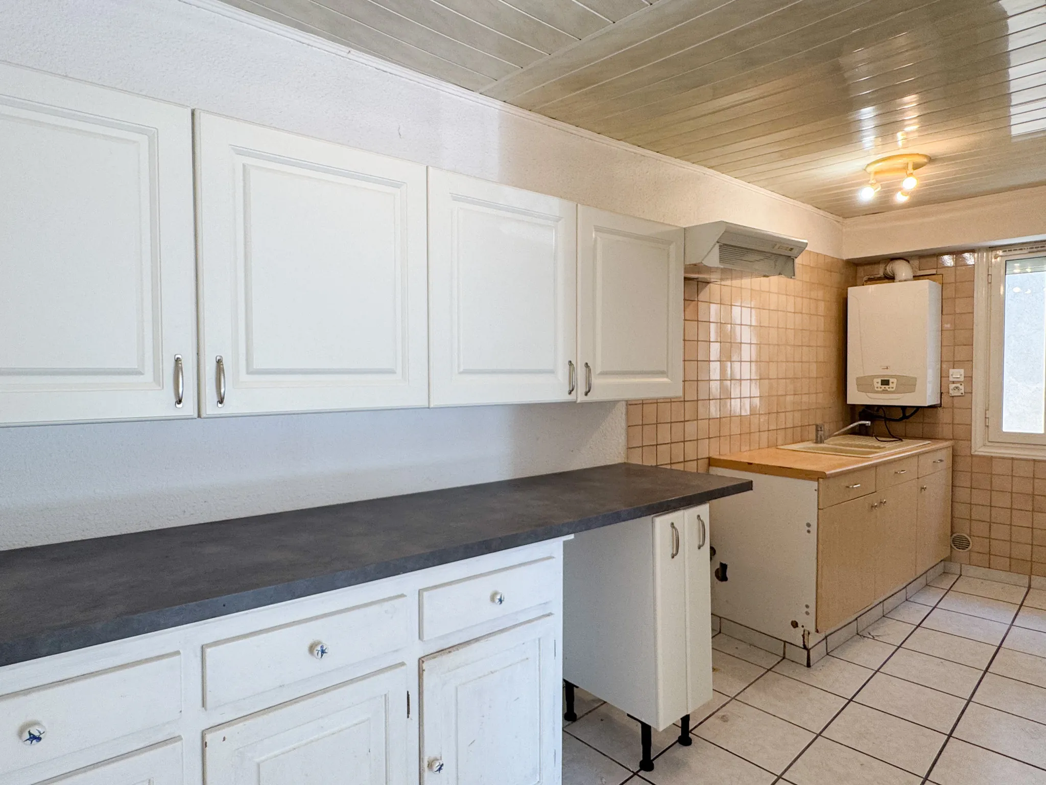 Maison de rapport de 138 m² avec 2 appartements et garages au Pouzin 