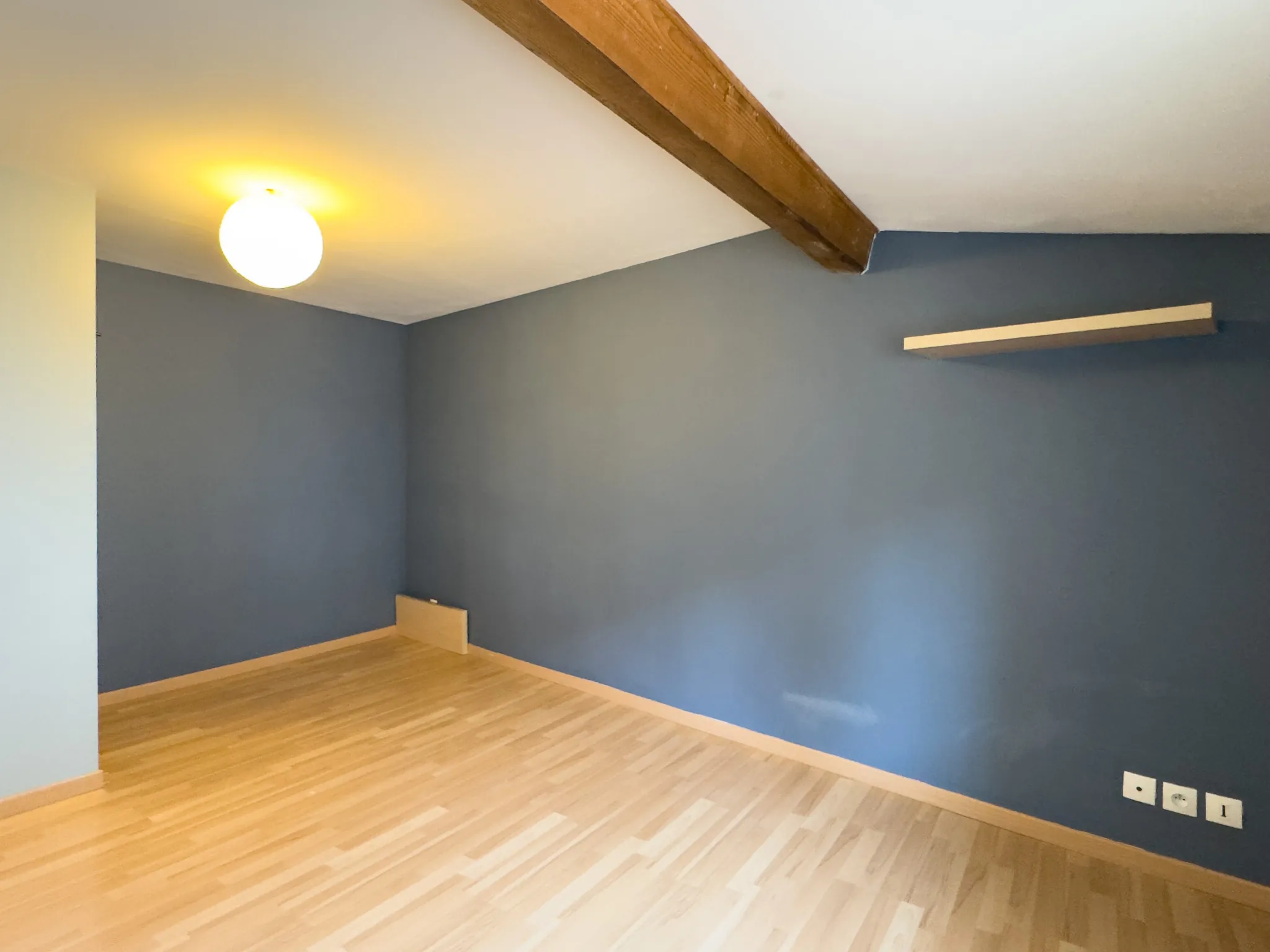 Maison de rapport de 138 m² avec 2 appartements et garages au Pouzin 