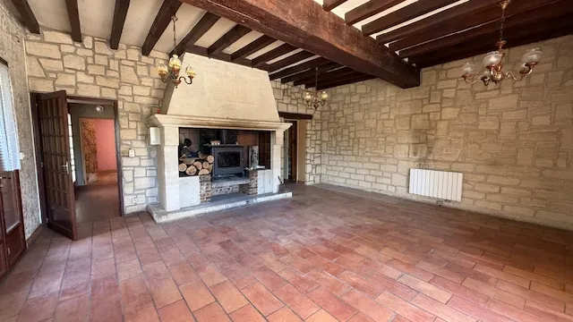 Maison en pierre à Cambronne-lès-Clermont avec grand potentiel et jardin 