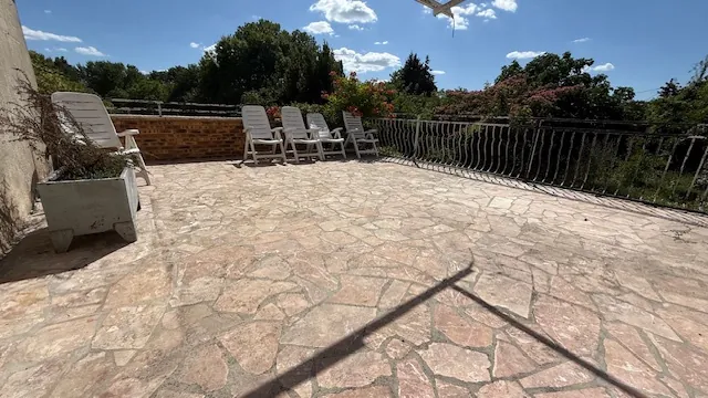 Maison en pierre à Cambronne-lès-Clermont avec grand potentiel et jardin 