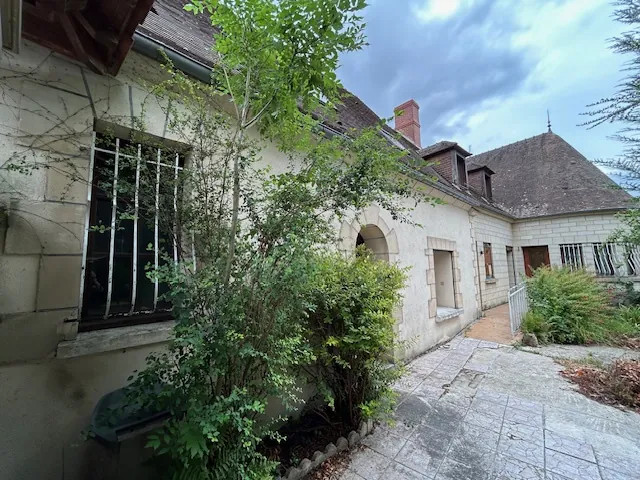 Maison en pierre à Cambronne-lès-Clermont avec grand potentiel et jardin