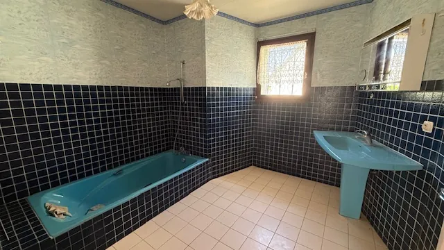 Maison en pierre à Cambronne-lès-Clermont avec grand potentiel et jardin 