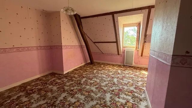 Maison en pierre à Cambronne-lès-Clermont avec grand potentiel et jardin 