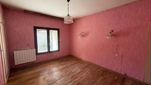 Maison en pierre à Cambronne-lès-Clermont avec grand potentiel et jardin 