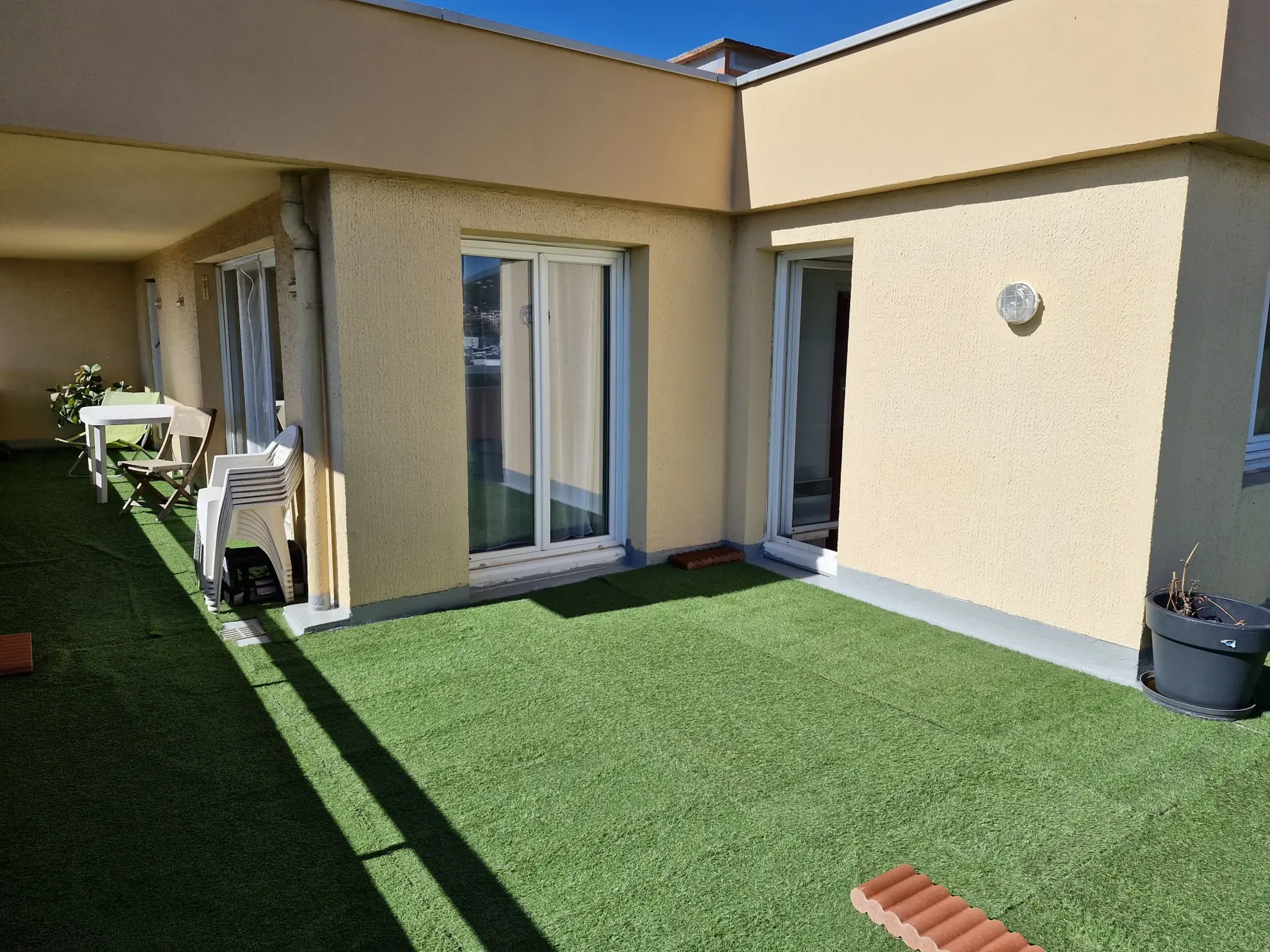 Appartement 4 pièces avec terrasse à Toulon Est - Vue dégagée et parking