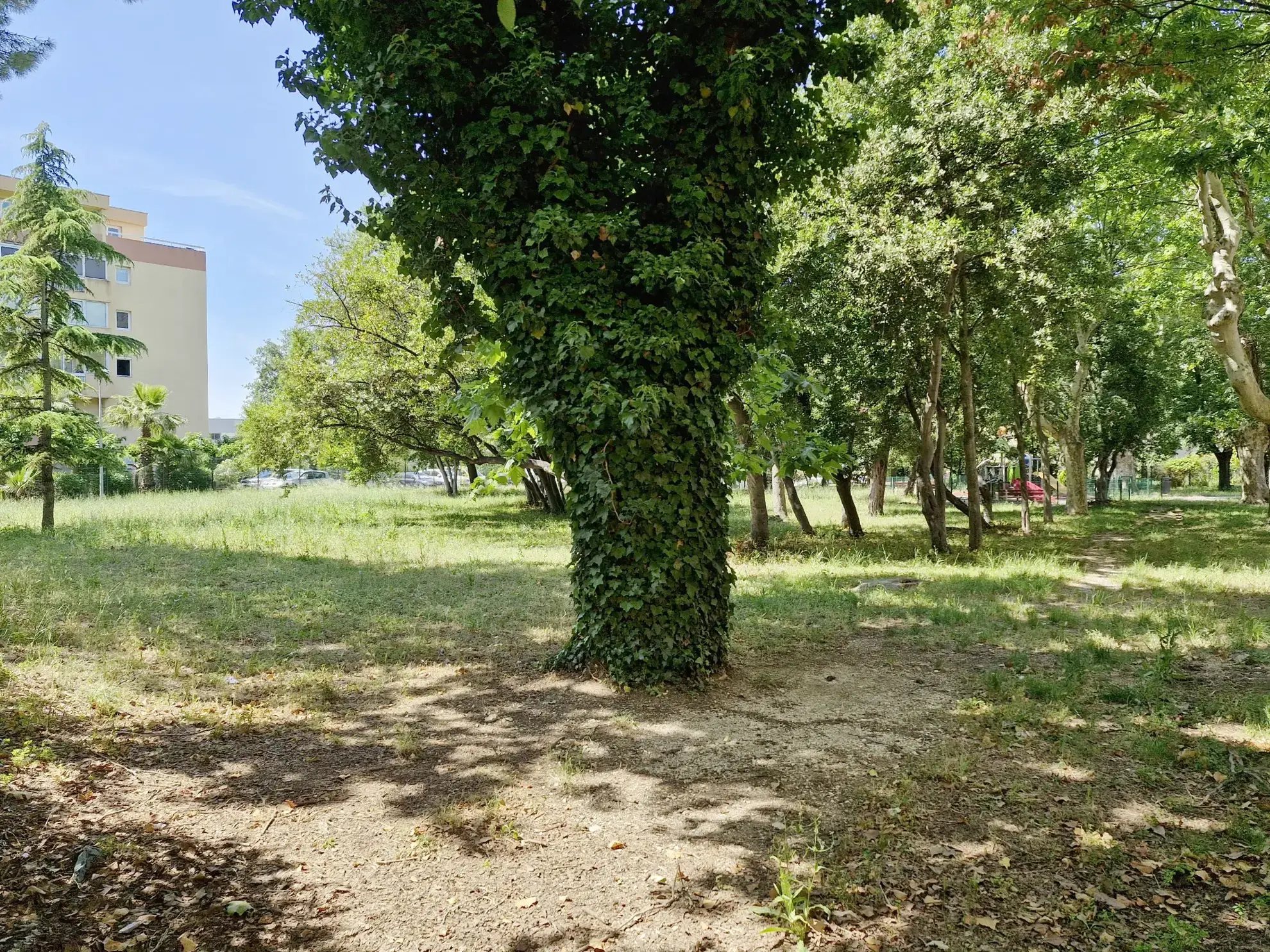 Appartement 4 pièces avec terrasse à Toulon Est - Vue dégagée et parking 