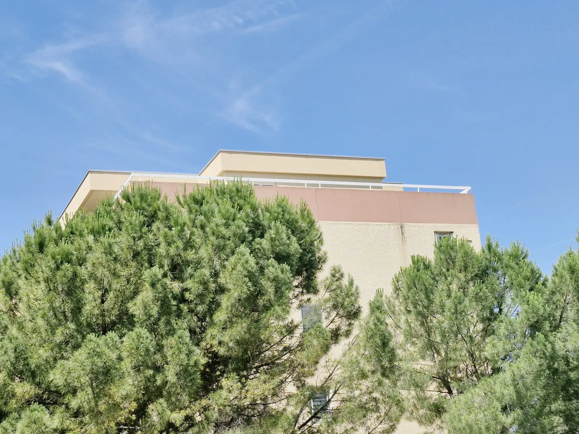 Appartement 4 pièces avec terrasse à Toulon Est - Vue dégagée et parking 