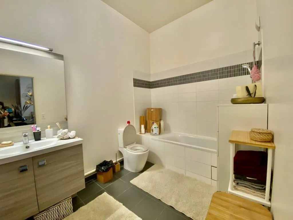 Studio lumineux de 37 m² avec parking et cave à Velizy-Villacoublay 